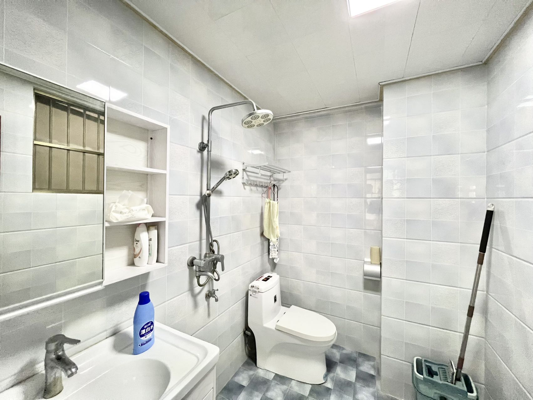 振业小区 3室2厅2卫 2500.0元/月 振业小区 3室2厅2卫 2500.0元/月室内图