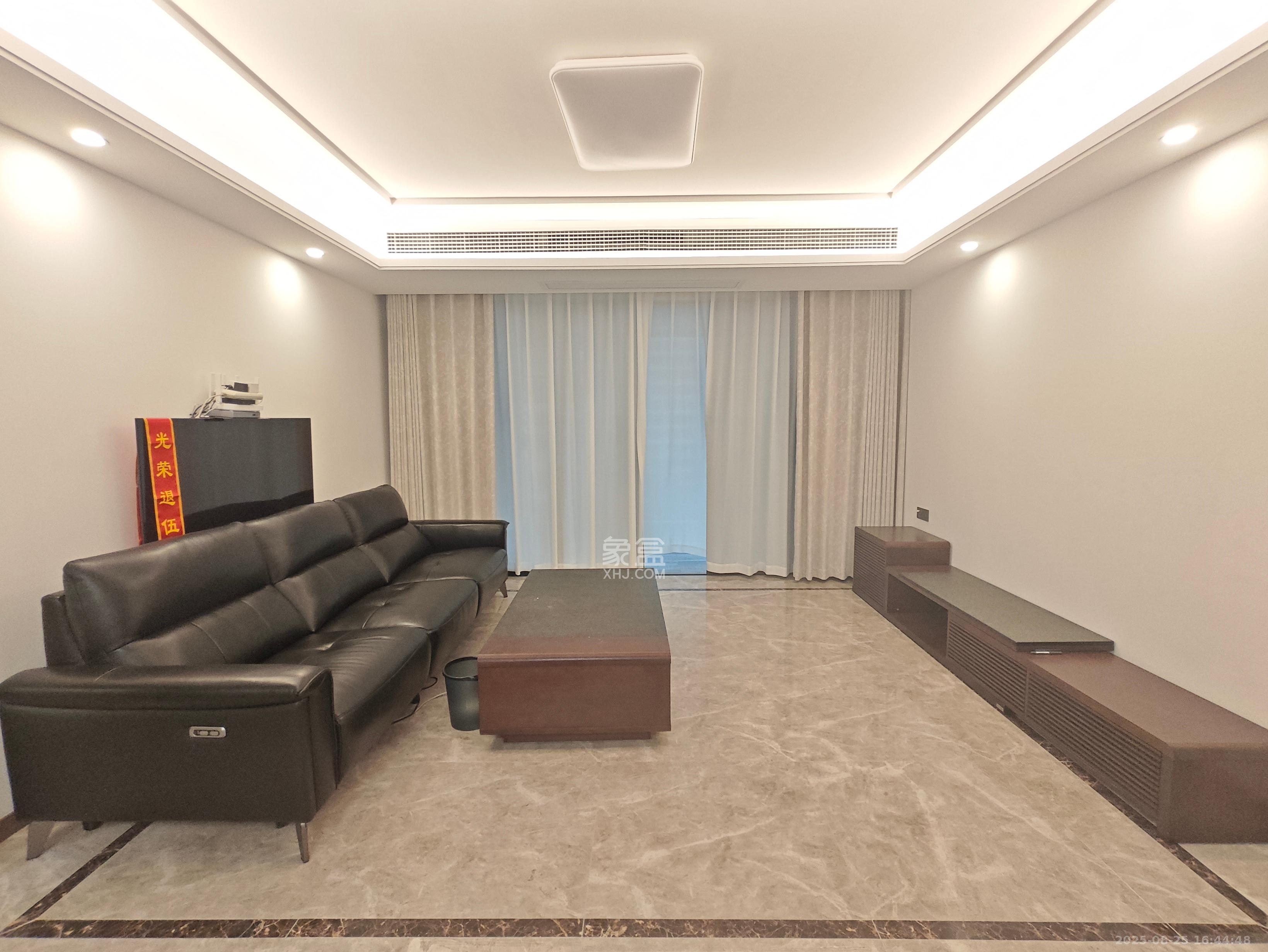 绿地V岛  4室2厅2卫    4500.0元/月 绿地V岛  4室2厅2卫    4500.0元/月