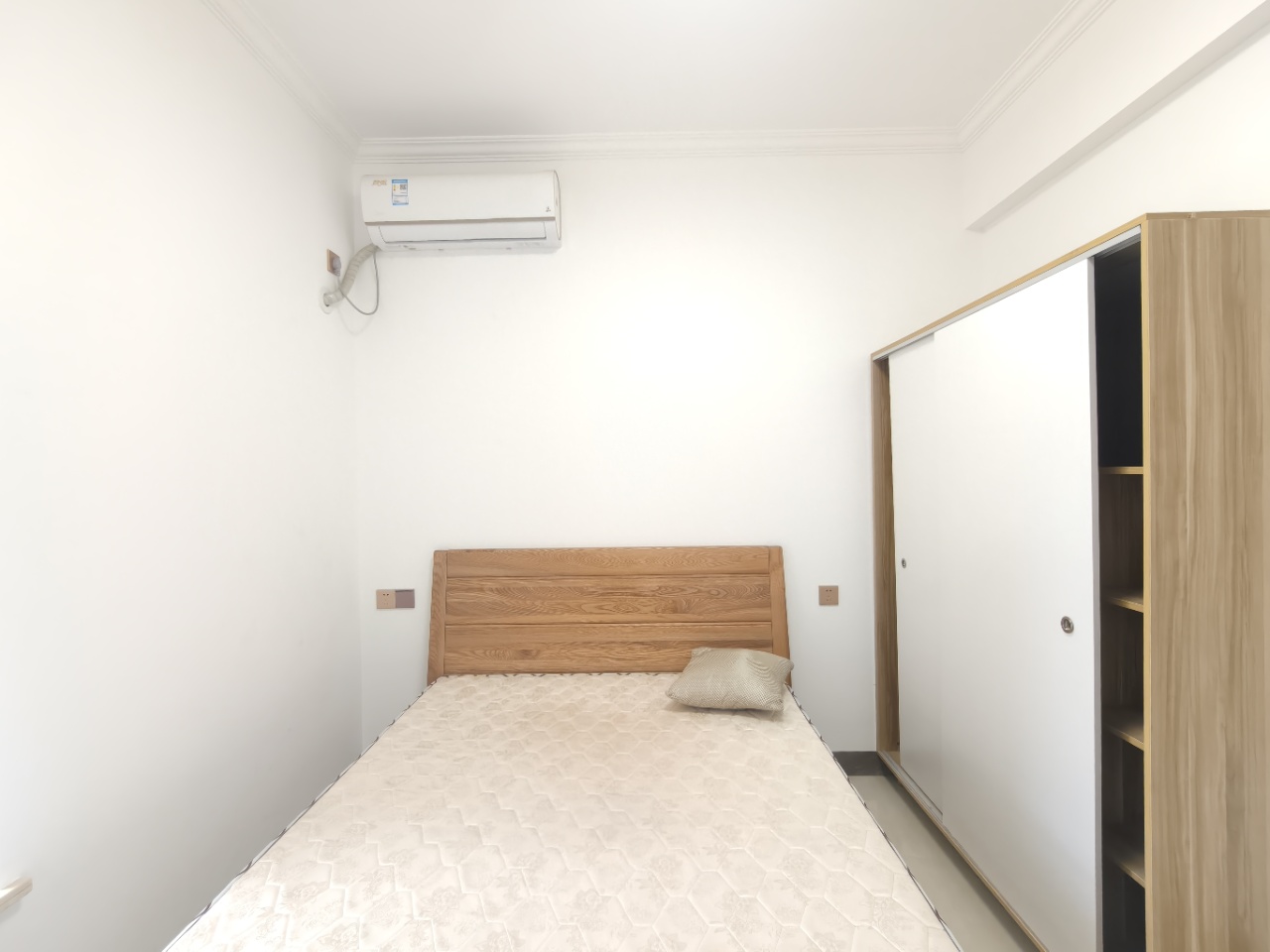 蓝城印象  1室2厅1卫   2200.00元/月室内图