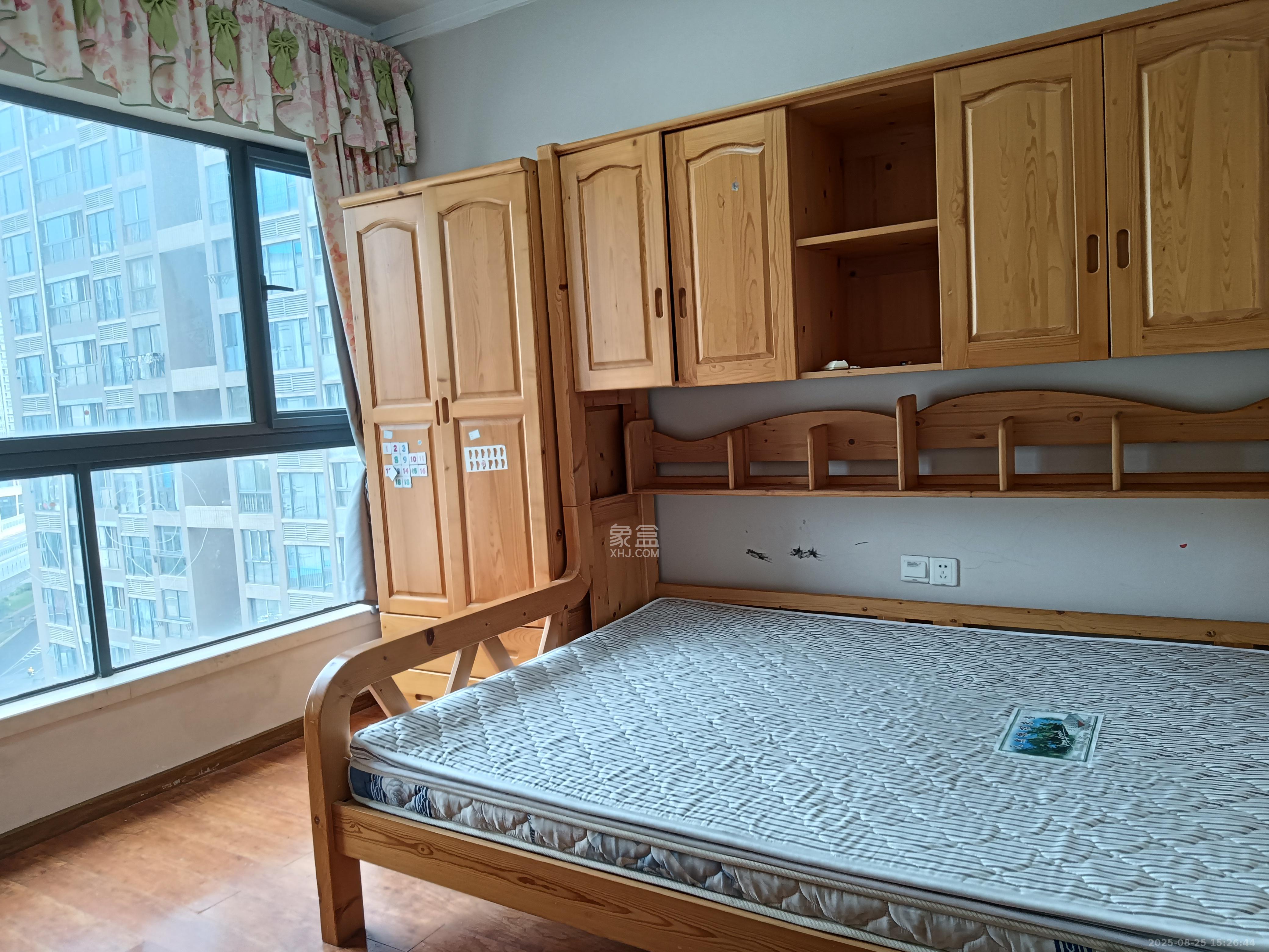 藏珑湖上国际花园 3室2厅2卫 2600.0元/月 藏珑湖上国际花园 3室2厅2卫 2600.0元/月室内图