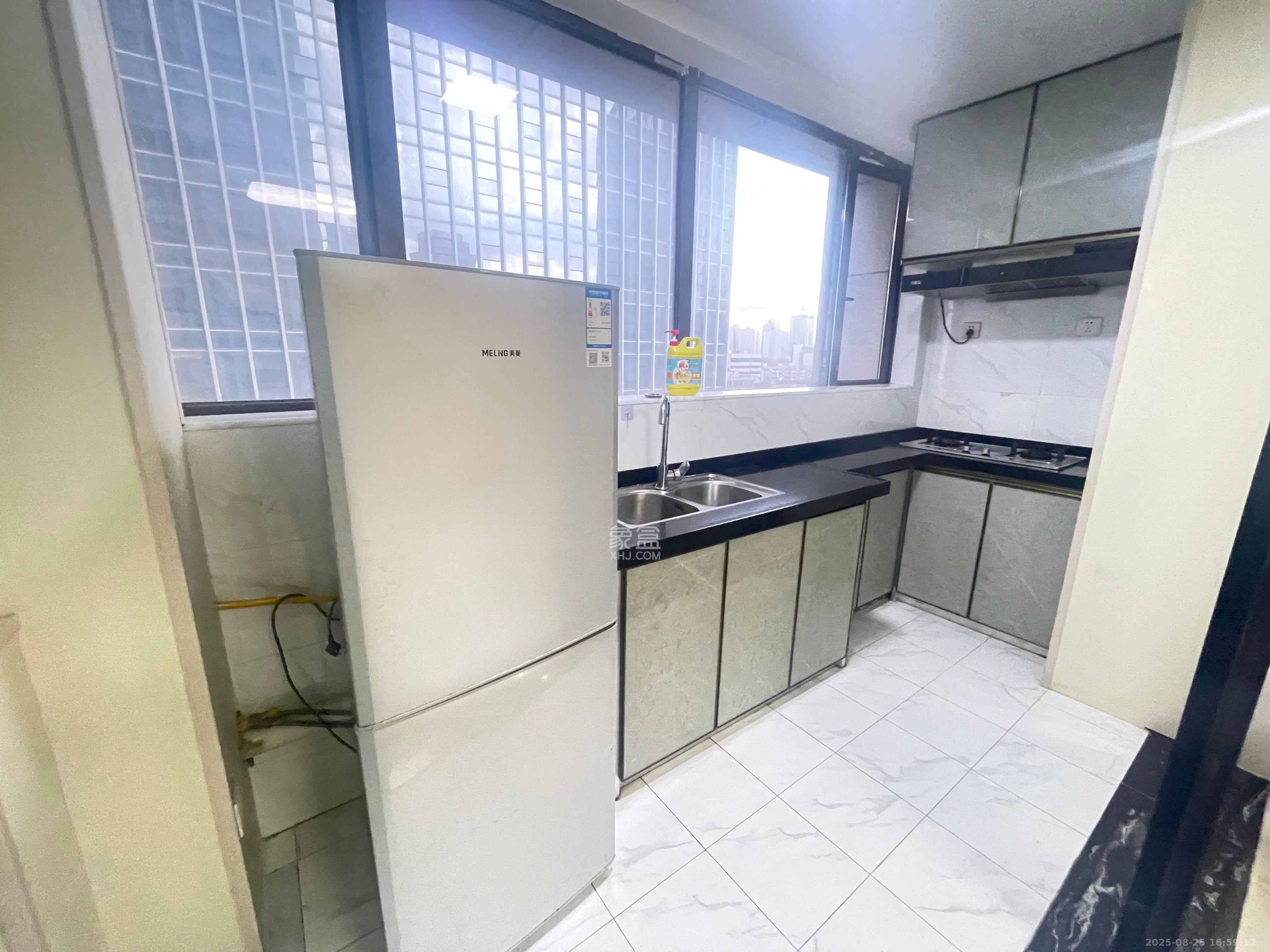 东友星座  1室1厅1卫    1800.0元/月 东友星座  1室1厅1卫    1800.0元/月室内图