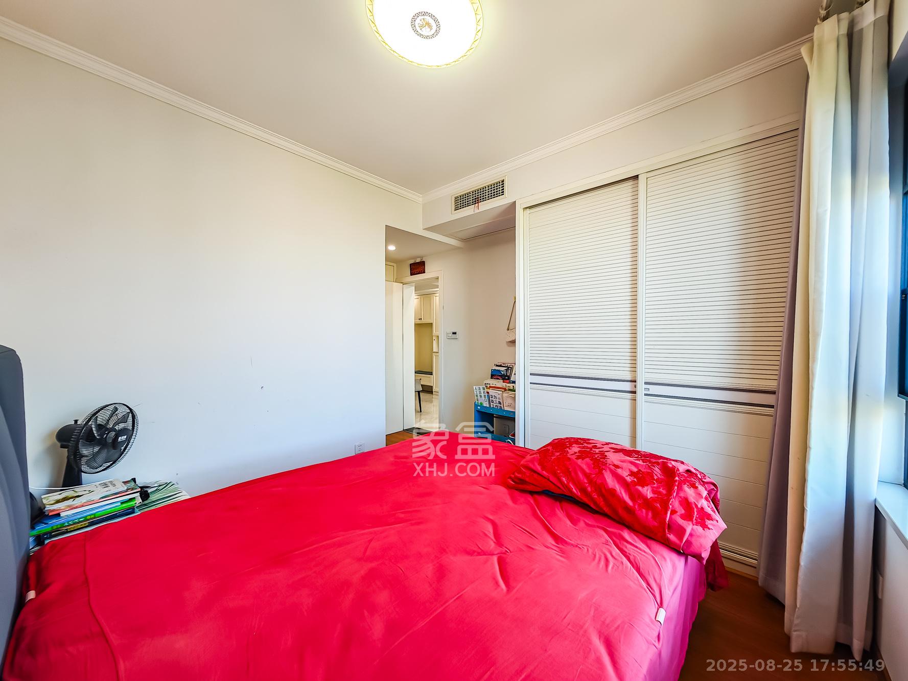 绿地海外滩二期  3室2厅1卫    62.0万卧室