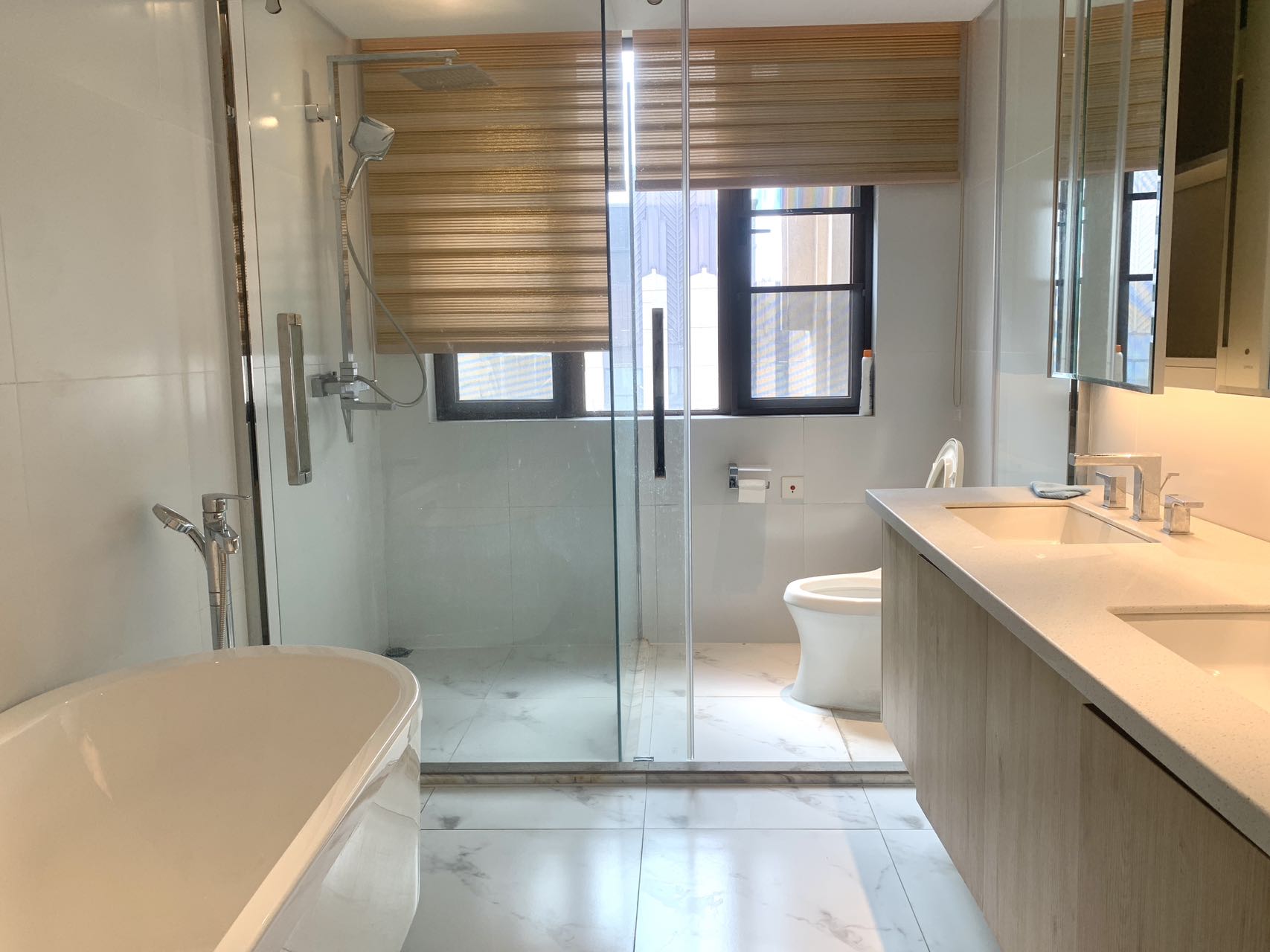 海航豪庭北苑 3室2厅3卫 11000.0元/月 海航豪庭北苑 3室2厅3卫 11000.0元/月室内图