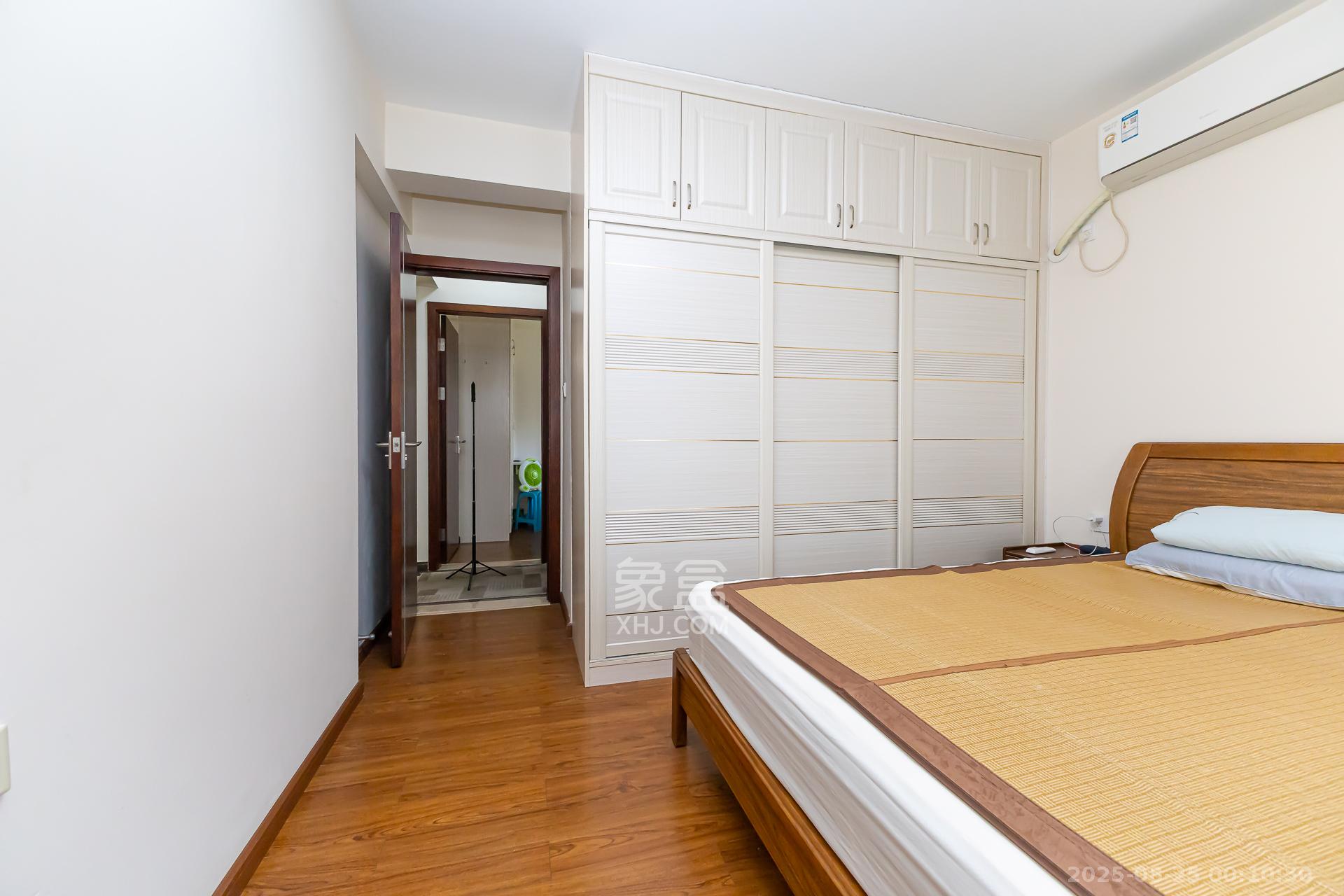 时代倾城二期  2室2厅1卫    69.8万卧室