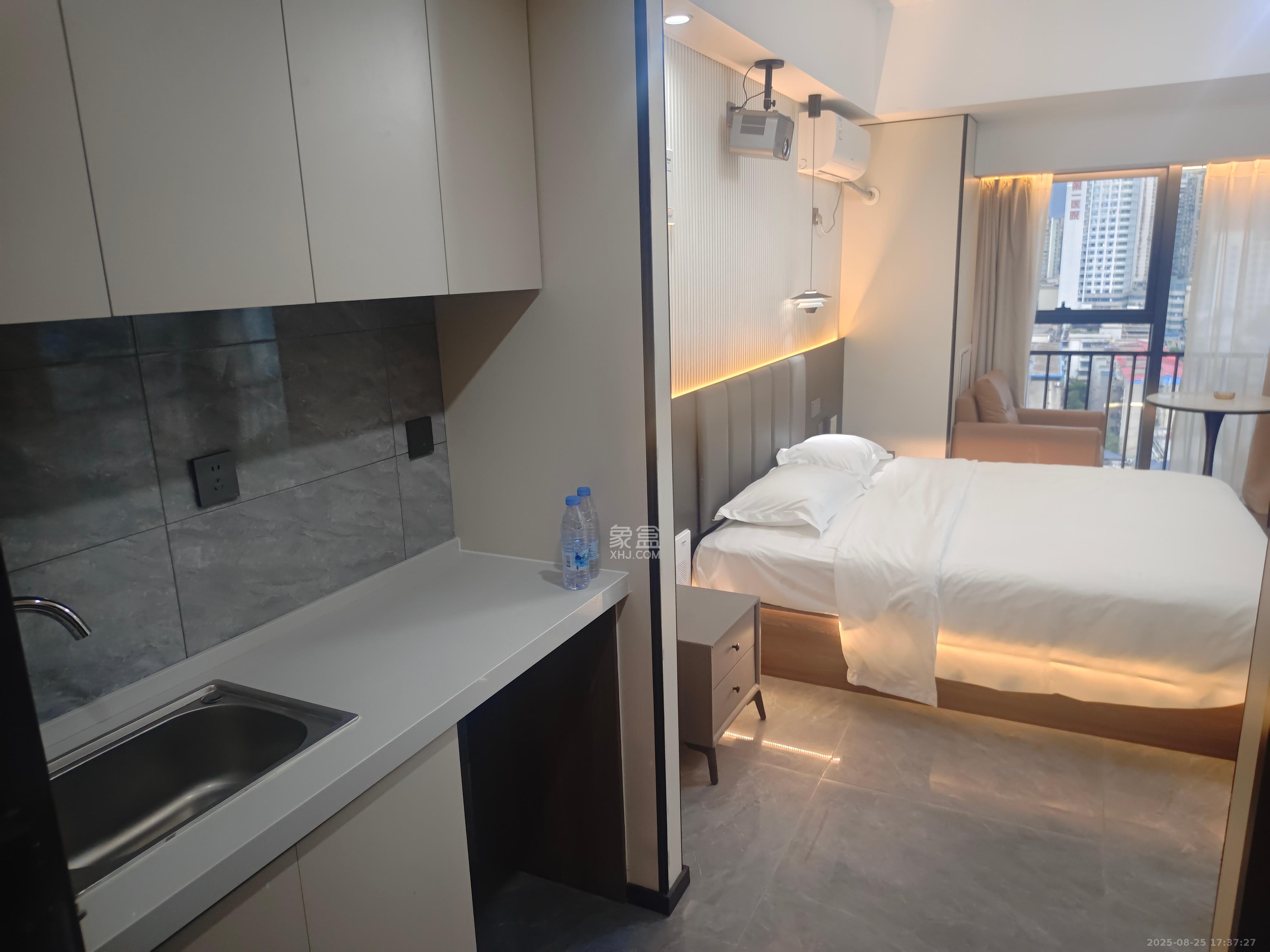 华润置地中心 1室0厅0卫 2500.0元/月 华润置地中心 1室0厅0卫 2500.0元/月室内图