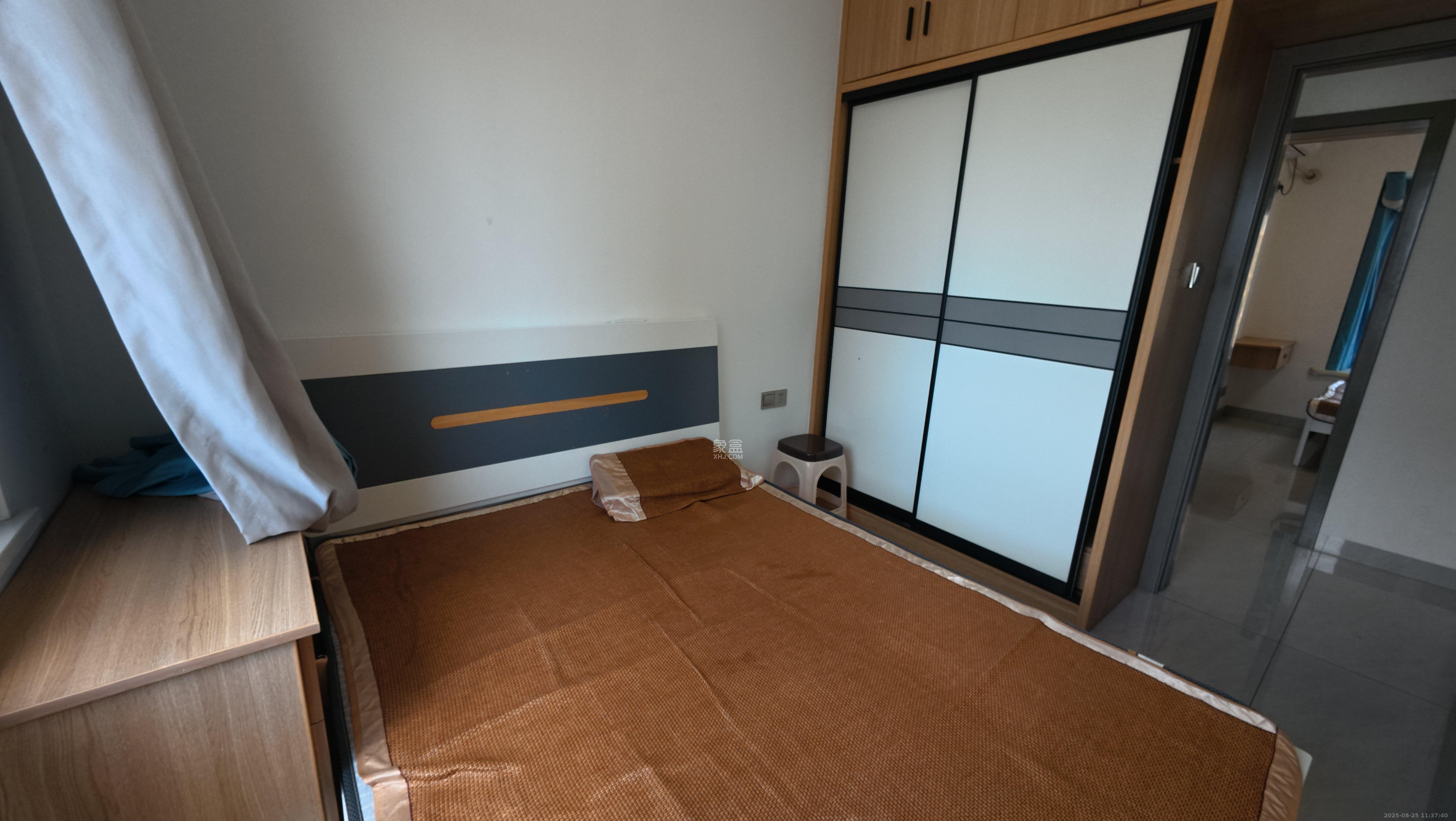 和润园三期 3室2厅1卫 2400.0元/月 和润园三期 3室2厅1卫 2400.0元/月室内图