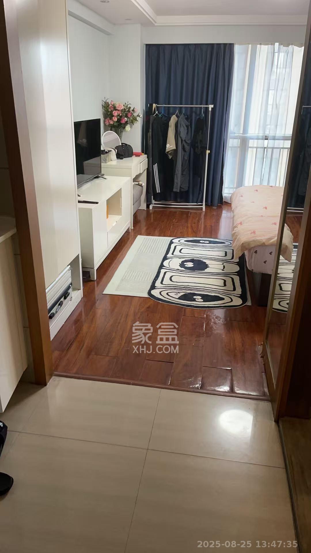 五一钻界  1室1厅1卫   1800.00元/月室内图