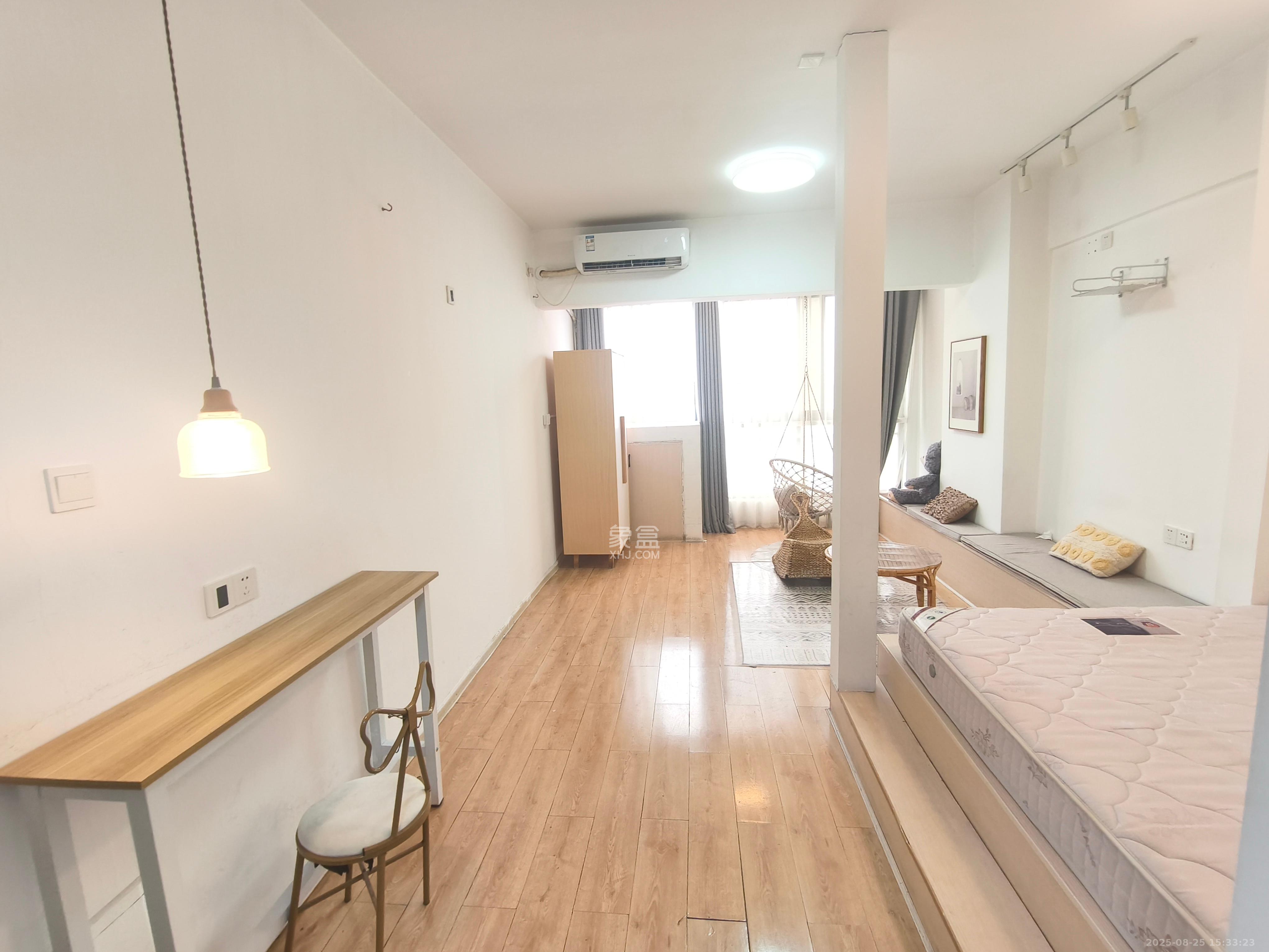 七彩丽都  1室1厅1卫   1700.00元/月