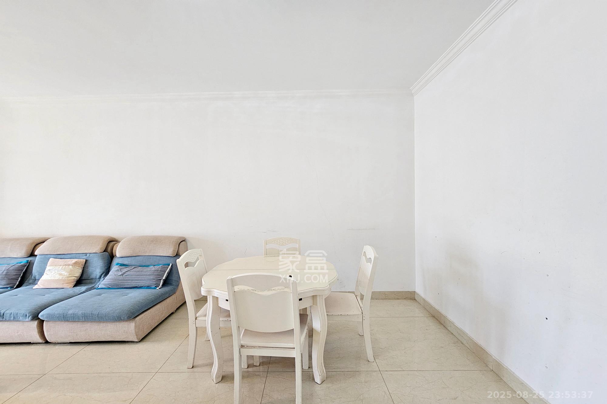 阳光城尚东湾学园区  2室1厅1卫    70.0万 阳光城尚东湾学园区  2室1厅1卫    70.0万客厅