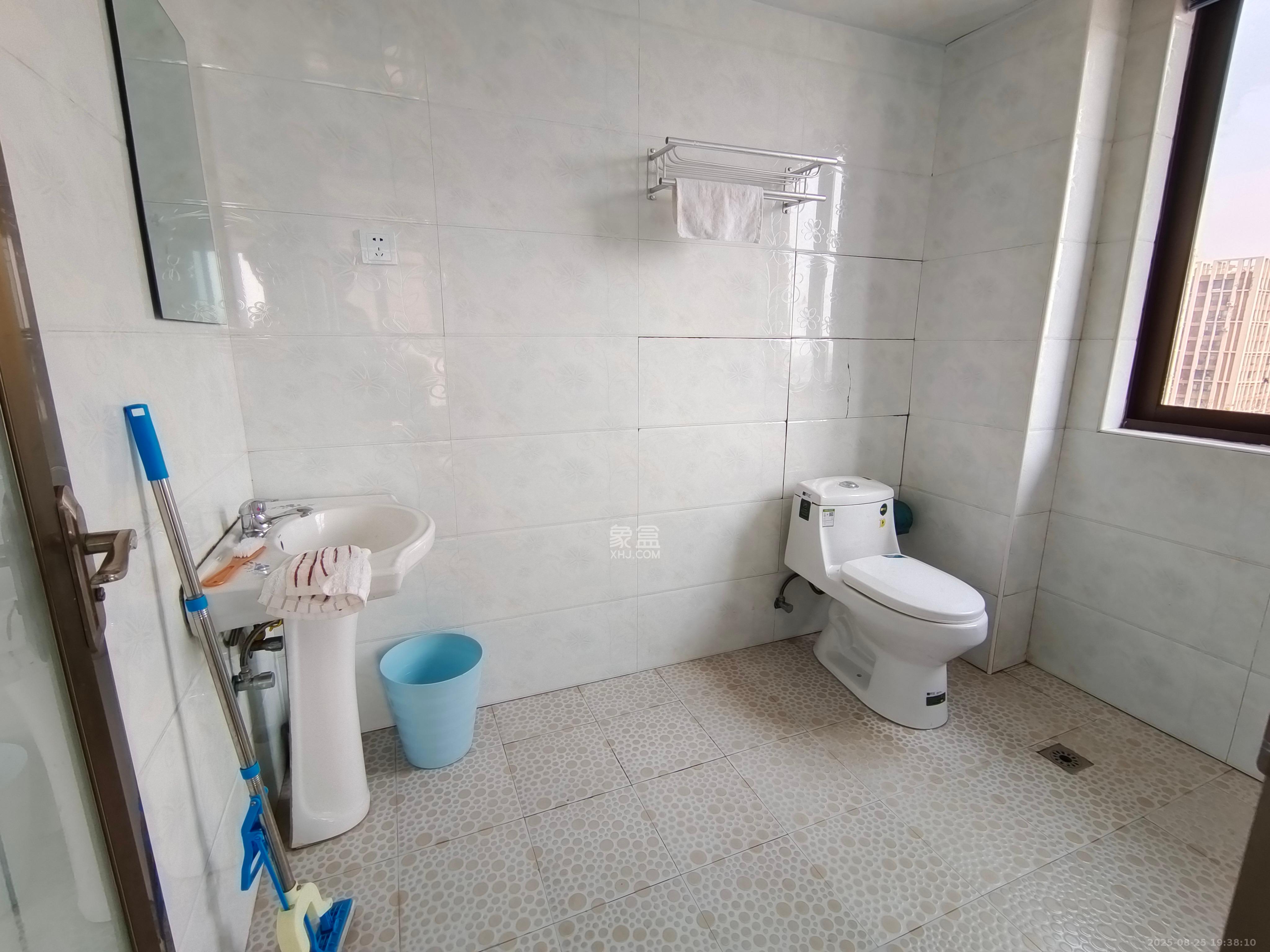 鑫远和城(一、二期) 3室2厅2卫 2200.0元/月 鑫远和城(一、二期) 3室2厅2卫 2200.0元/月室内图