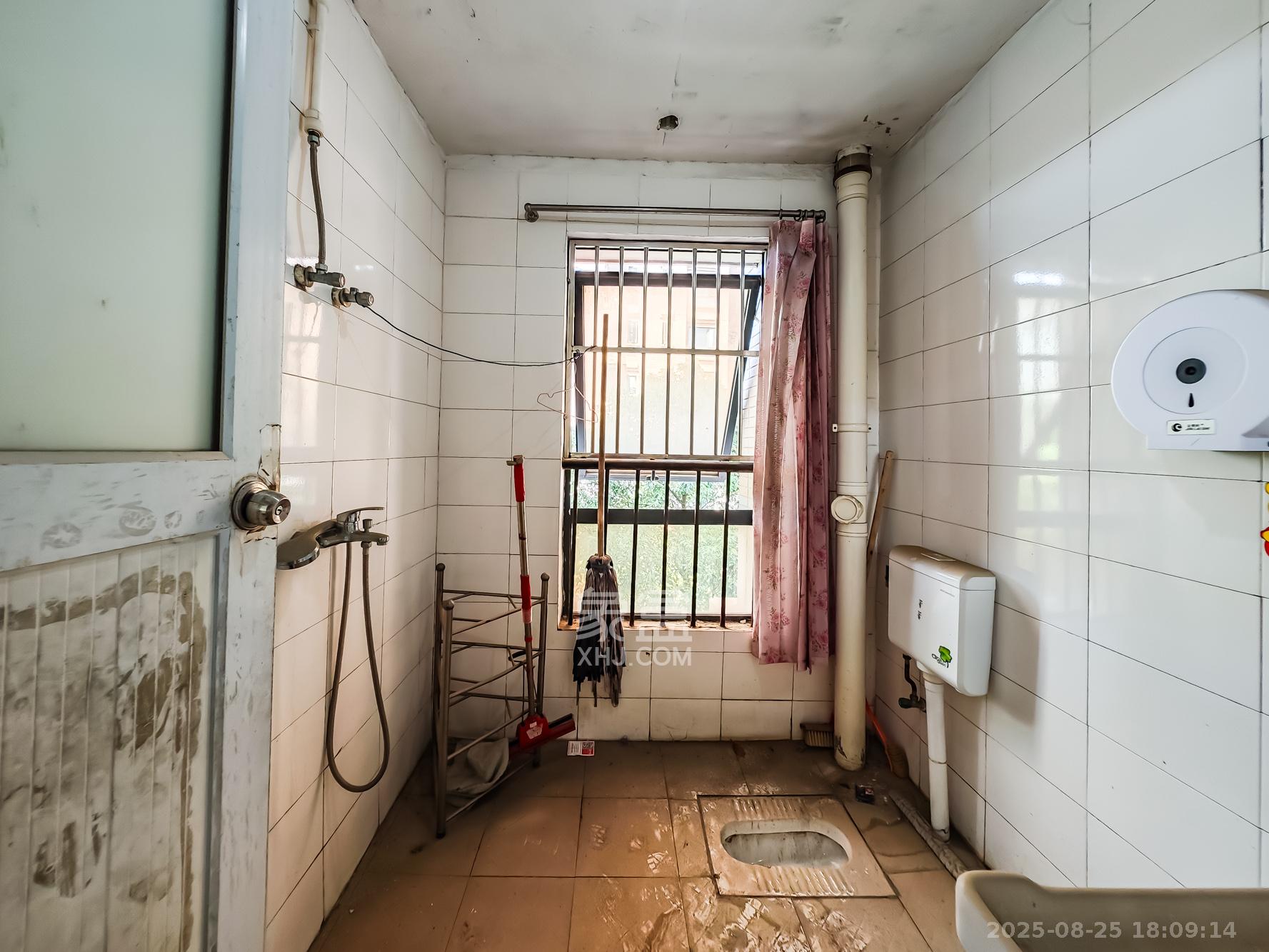 双湾国际（湘江御景花园）  3室2厅2卫    115.0万卫生间