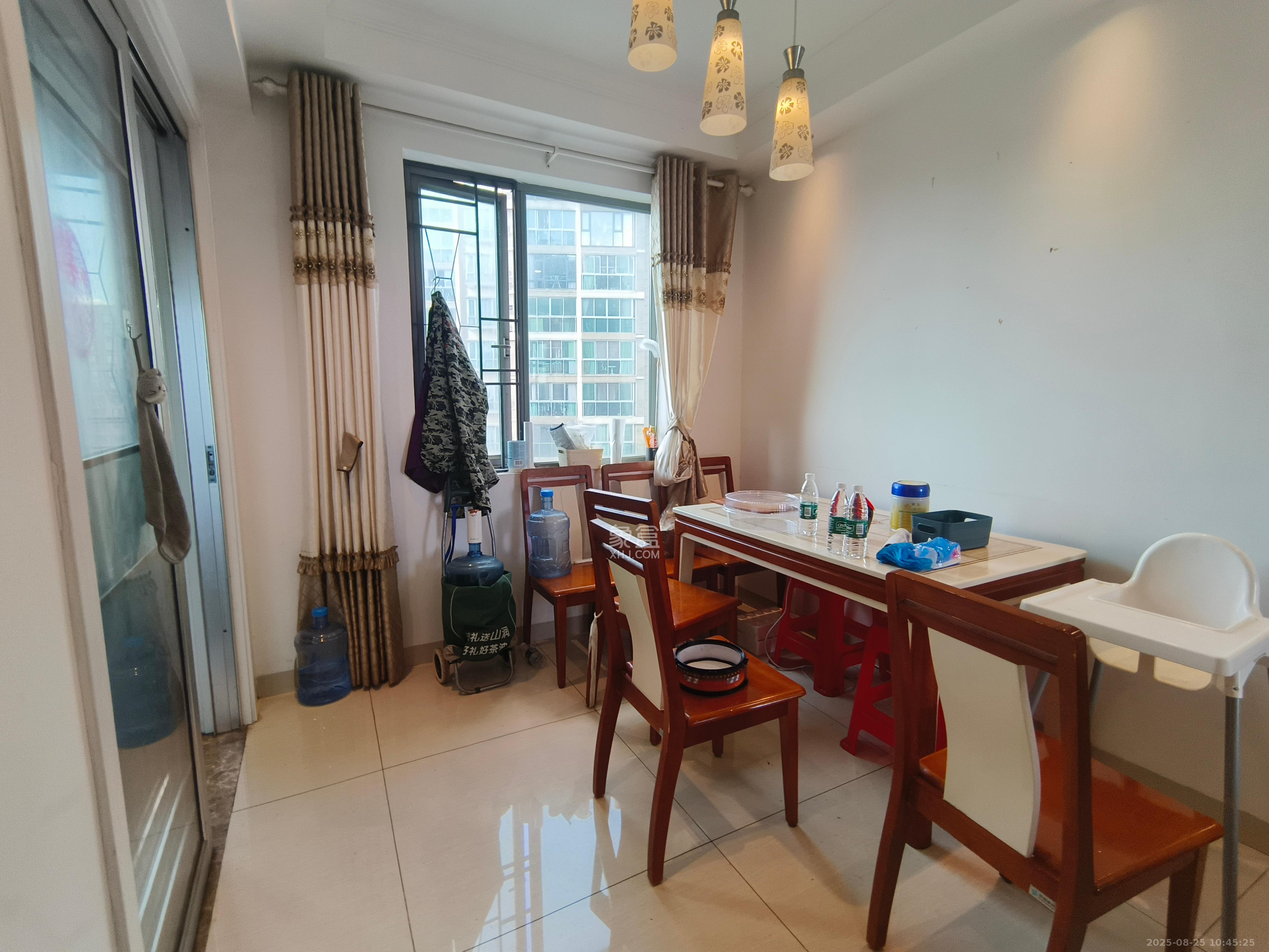 新城新世界一二三期  3室2厅1卫    2700.0元/月 新城新世界一二三期  3室2厅1卫    2700.0元/月室内图