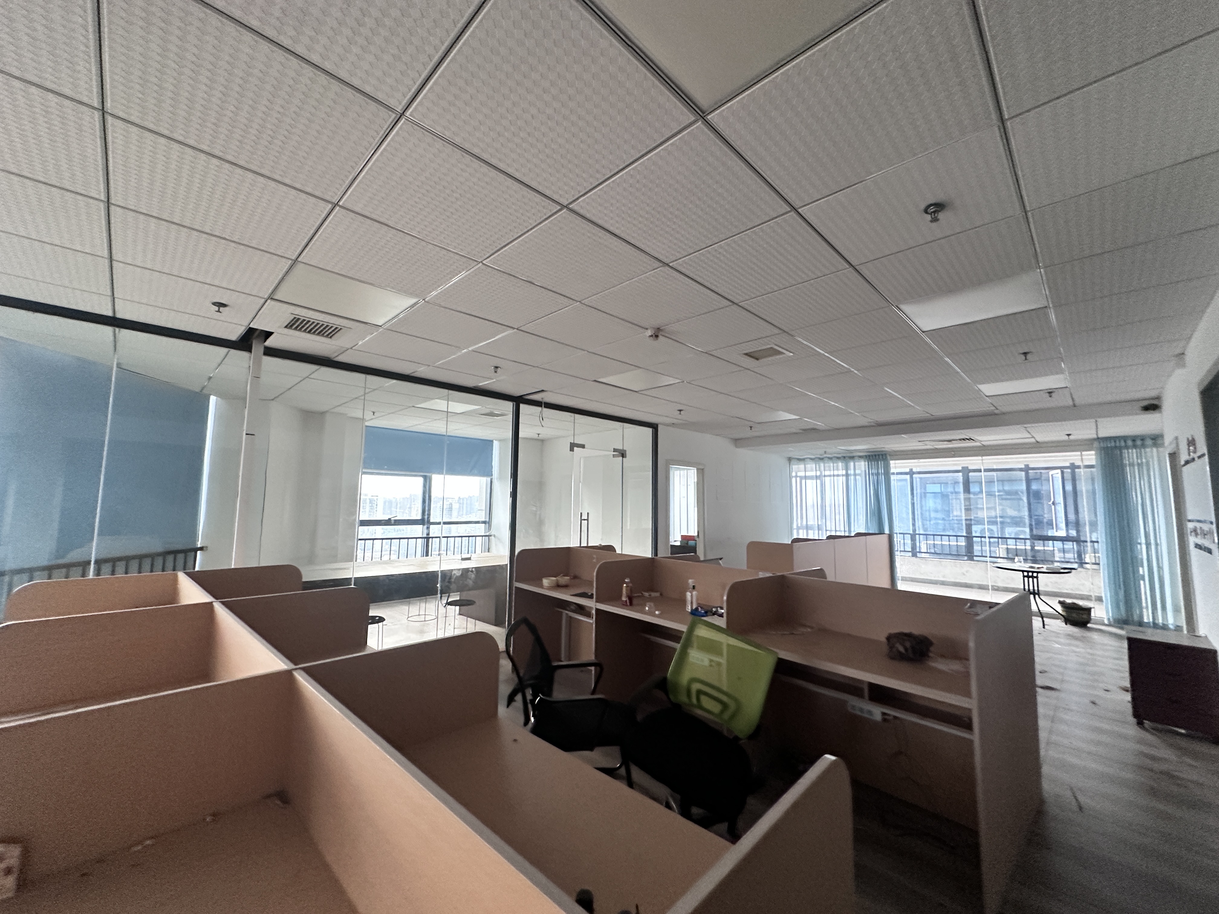 中建国际大厦  4室1厅1卫   5500.00元/月室内图