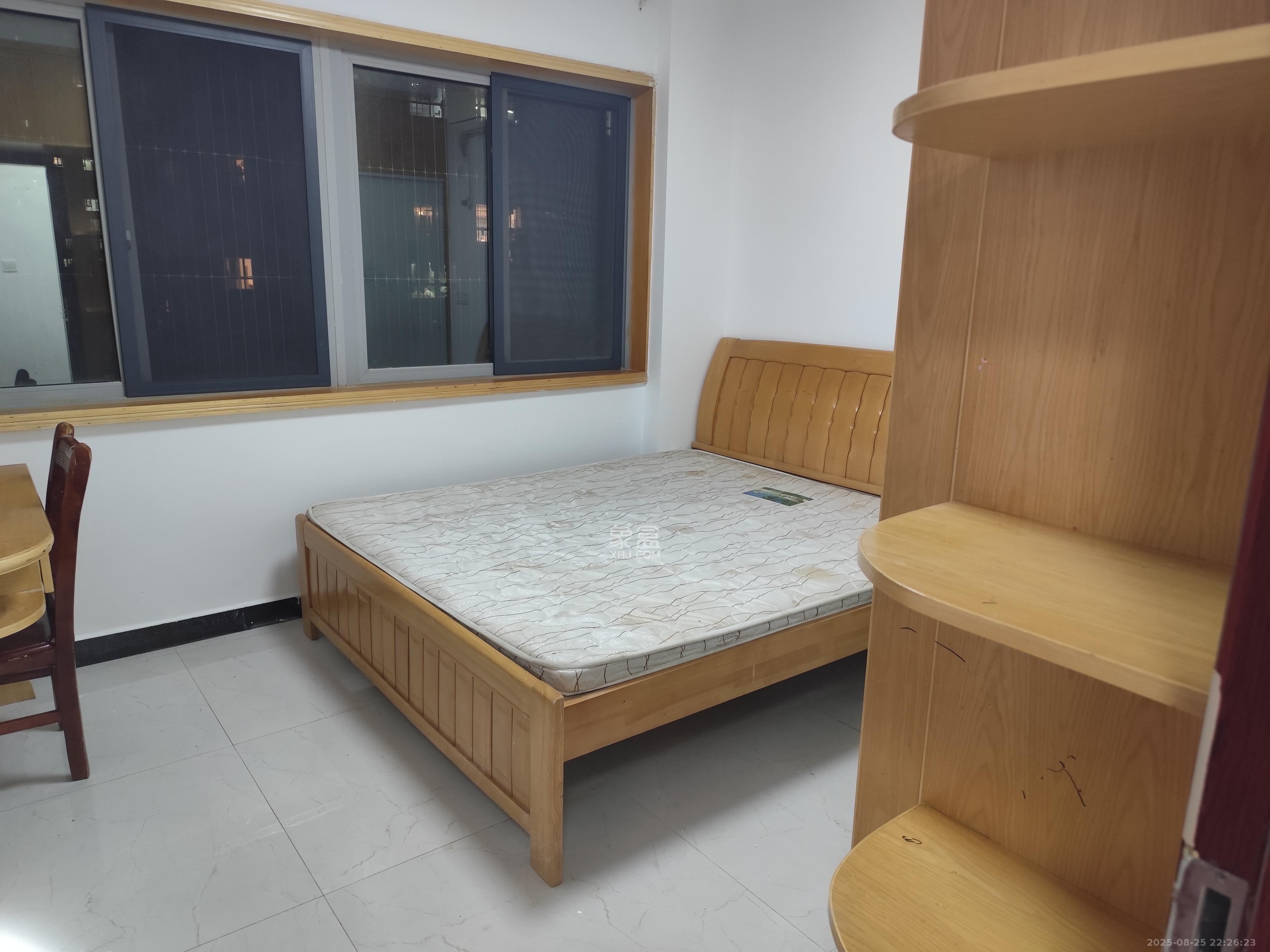 钱隆世家  3室2厅2卫    2200.0元/月室内图