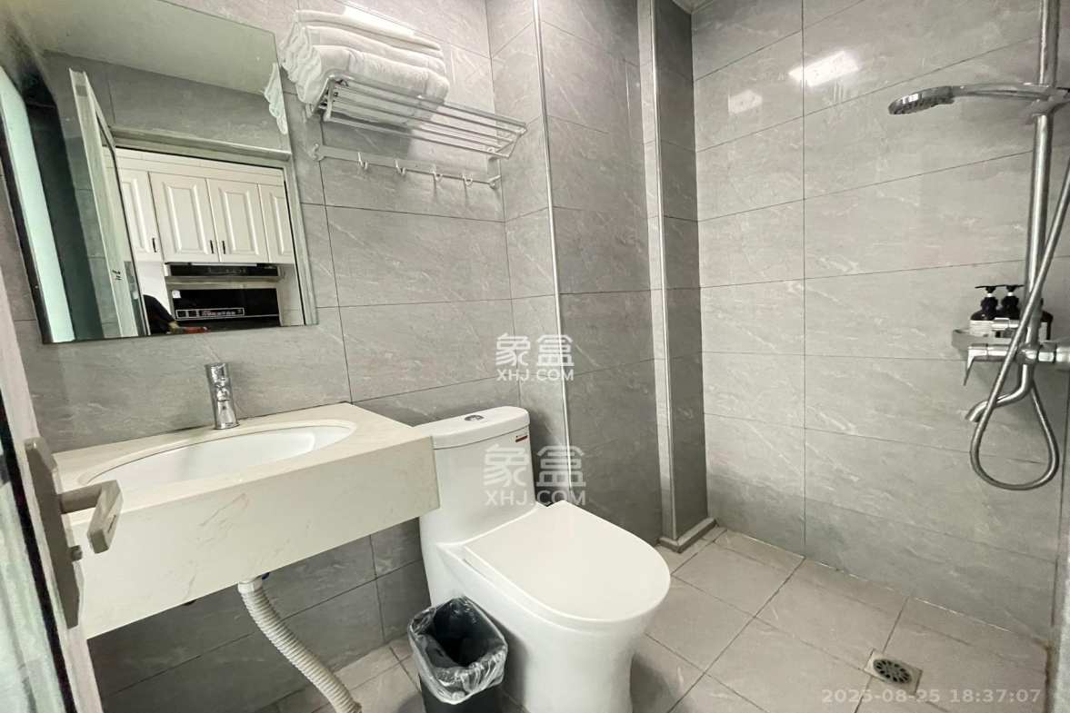 东盈商业广场(华泉城市广场)  1室1厅1卫    1400.0元/月 东盈商业广场(华泉城市广场)  1室1厅1卫    1400.0元/月室内图