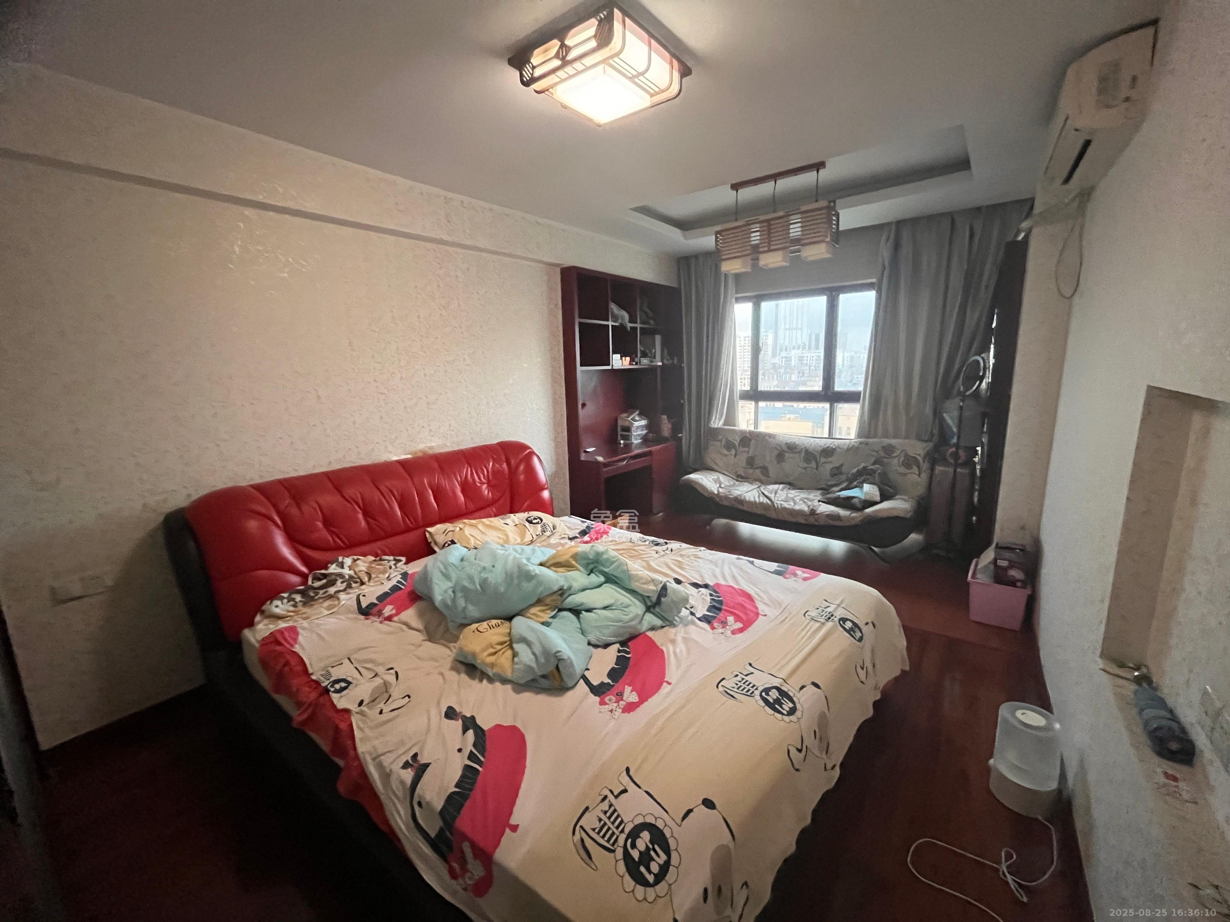 中城丽景香山园  3室2厅2卫   3400.00元/月室内图