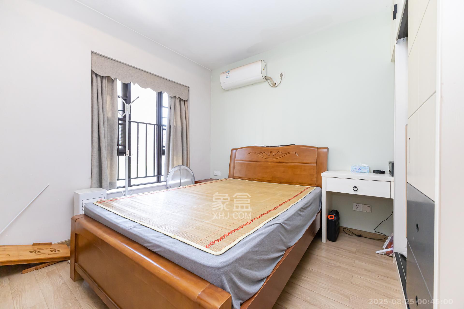 时代倾城二期 4室2厅2卫 90.0万 时代倾城二期 4室2厅2卫 90.0万卧室