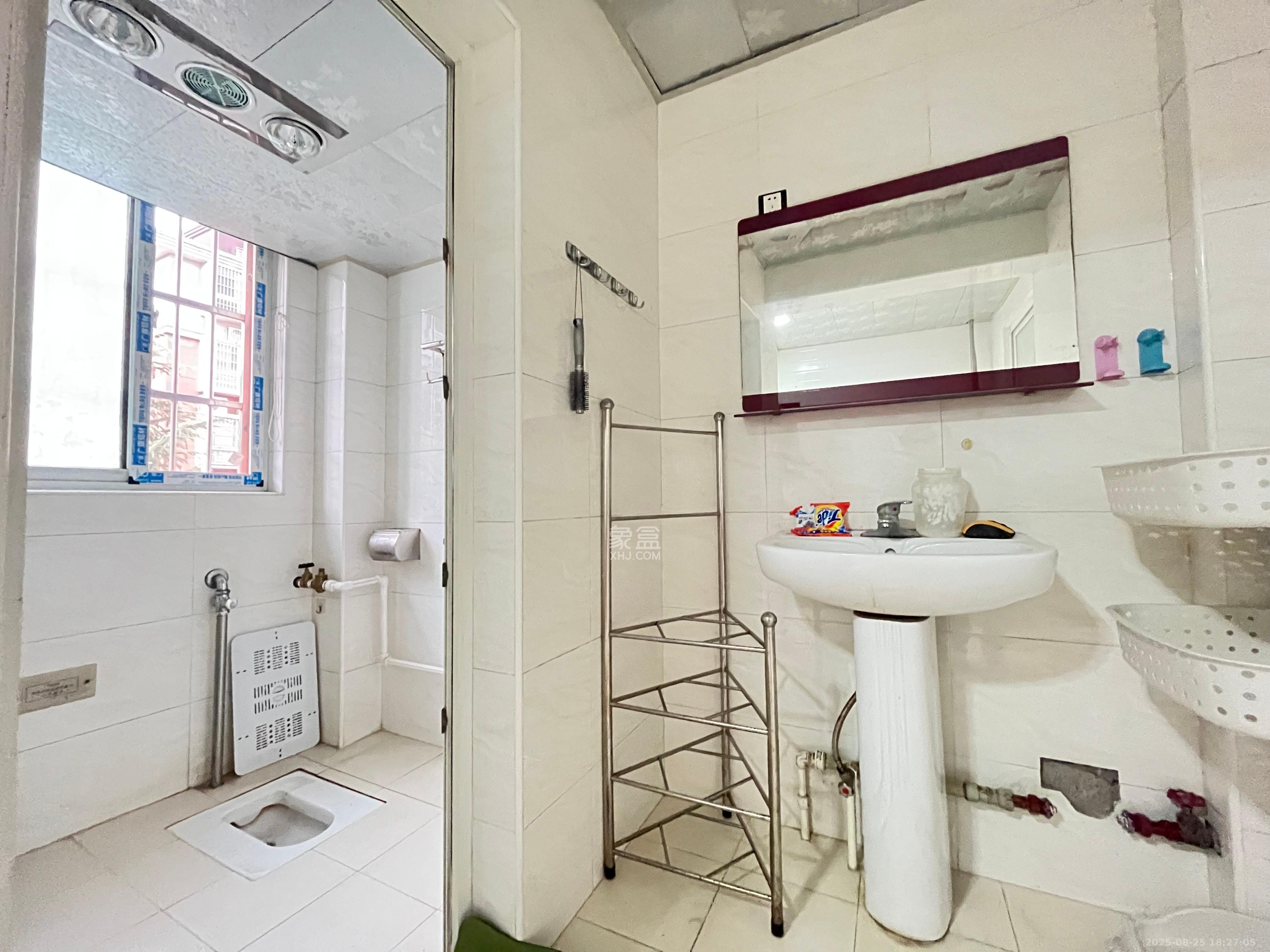 学府华庭  3室2厅2卫    2000.0元/月室内图