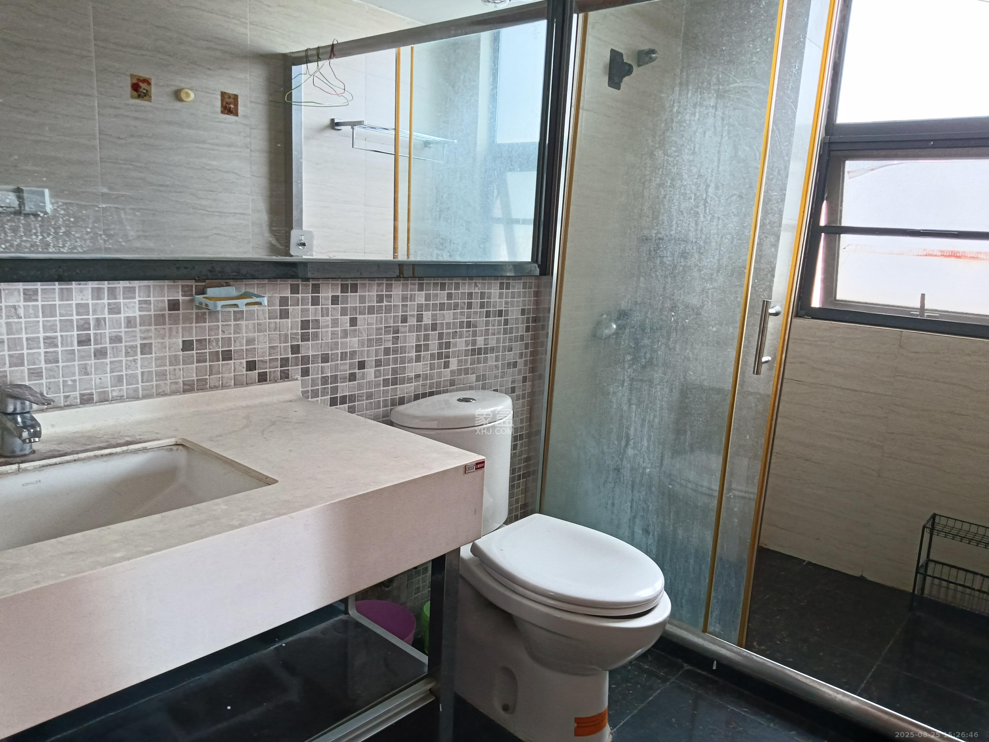 藏珑湖上国际花园 3室2厅2卫 2600.0元/月 藏珑湖上国际花园 3室2厅2卫 2600.0元/月室内图