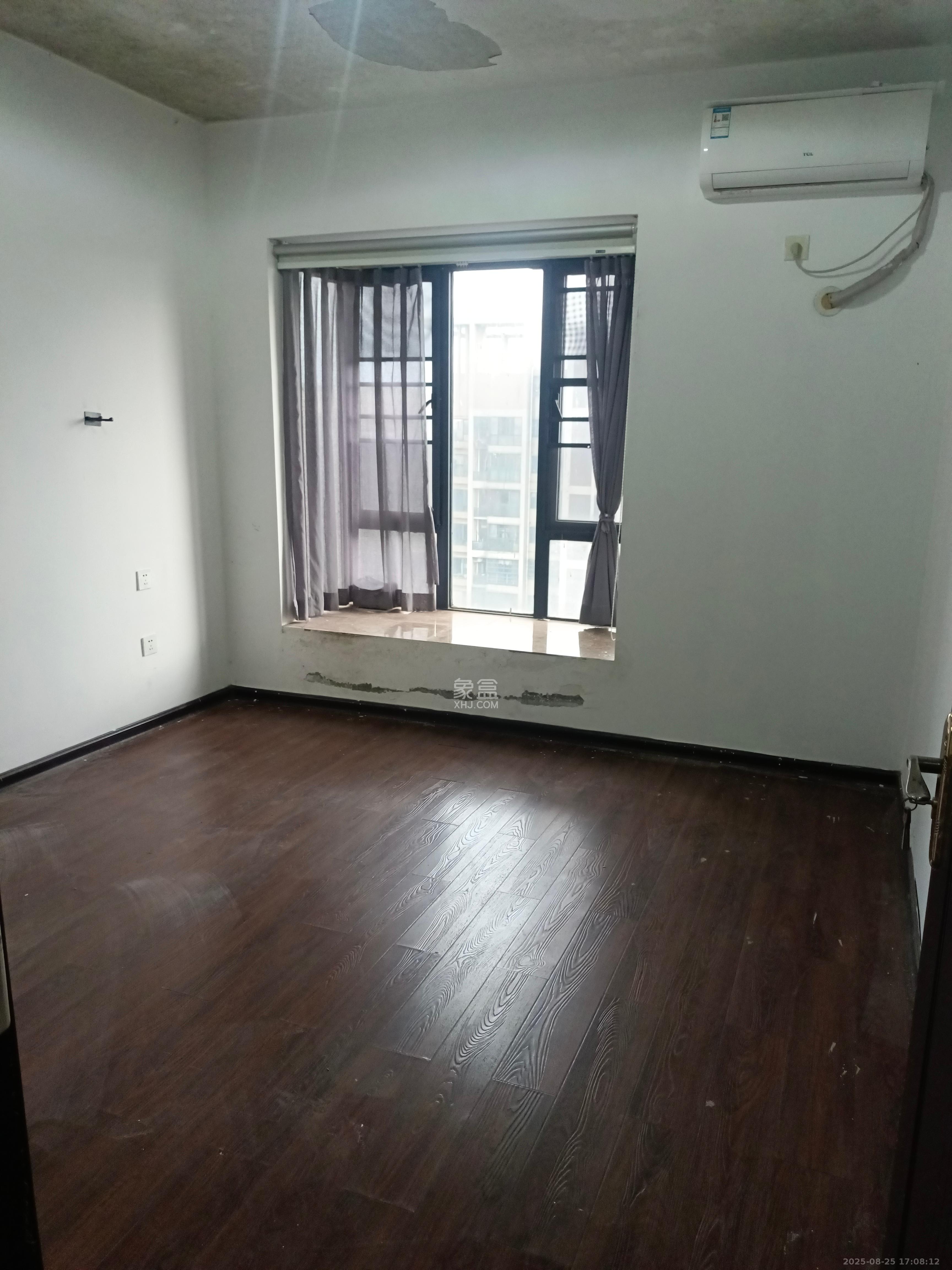 蓝山郡  3室1厅2卫    2300.0元/月室内图