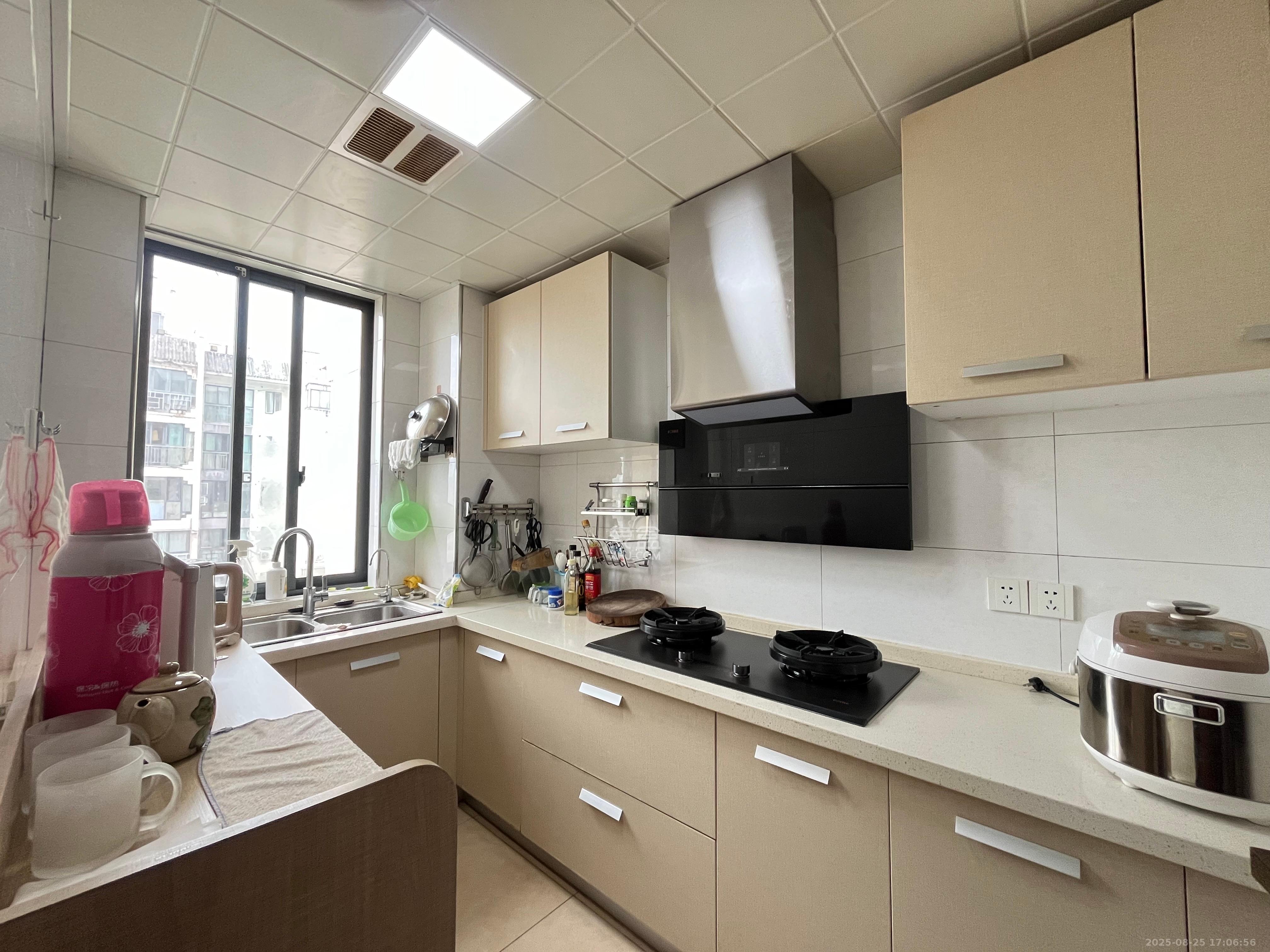 西子湖畔沃府  4室2厅2卫    3800.0元/月室内图