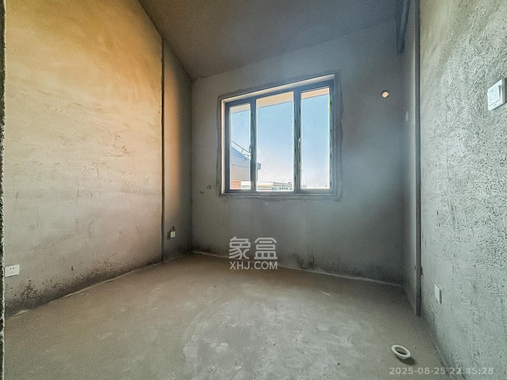 沃家苑  6室2厅4卫    135.0万卧室