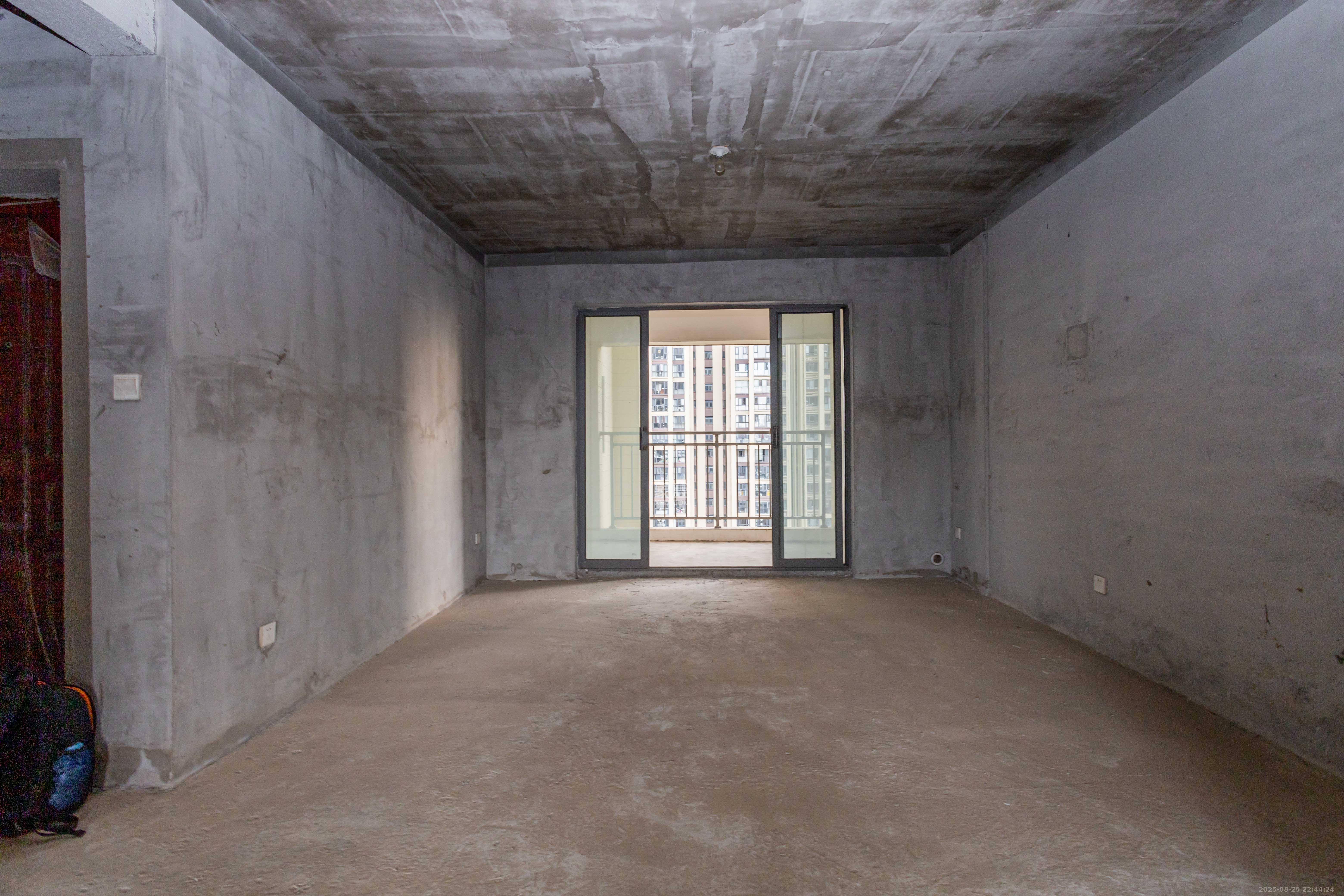 中交中央公园D4区  1室0厅0卫    158.0万客厅