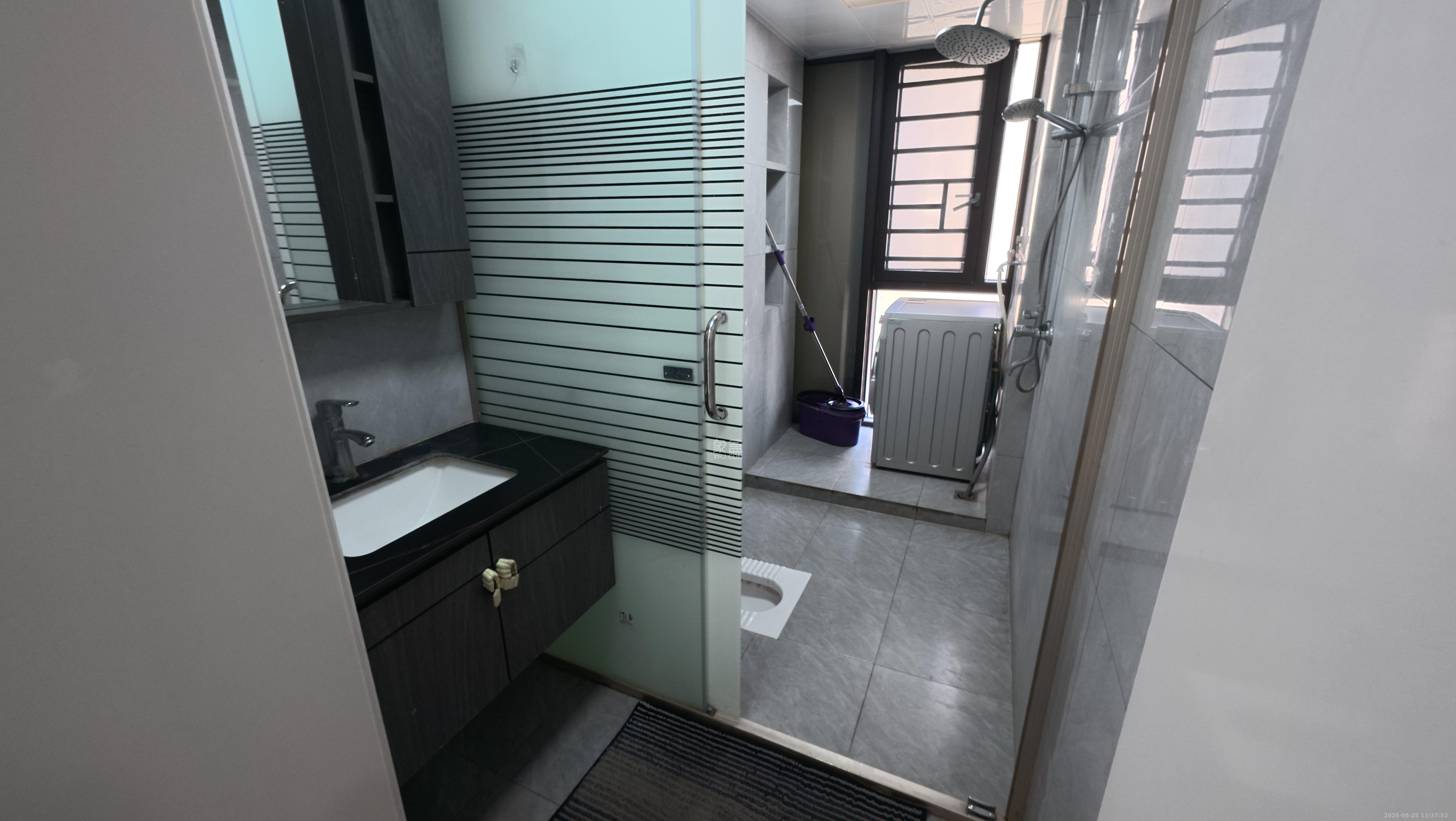 和润园三期 3室2厅1卫 2400.0元/月 和润园三期 3室2厅1卫 2400.0元/月室内图