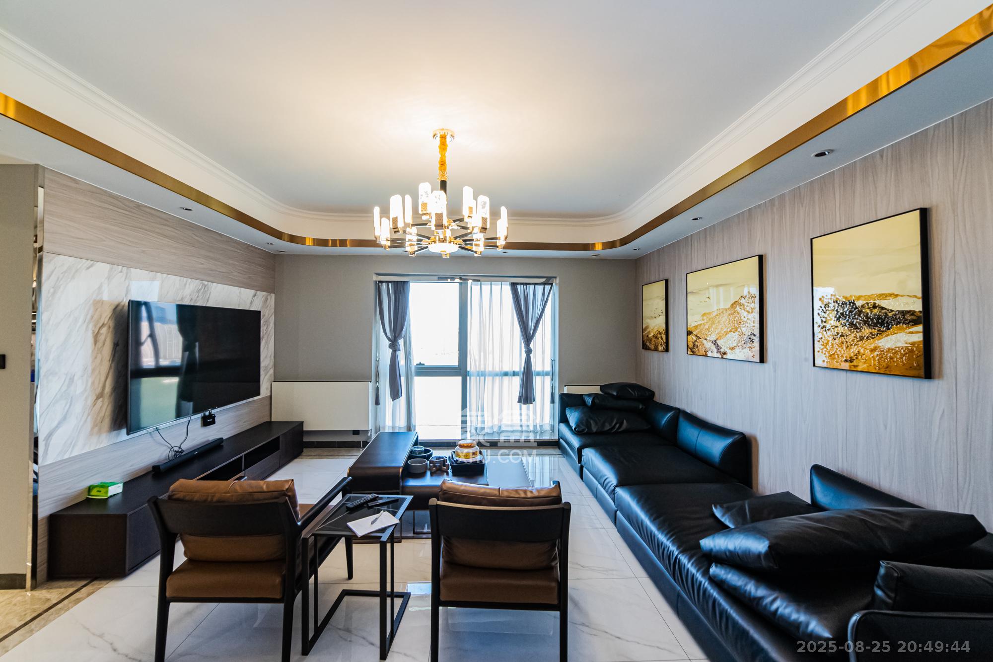 北辰定江洋  5室3厅4卫    918.0万 北辰定江洋  5室3厅4卫    918.0万客厅