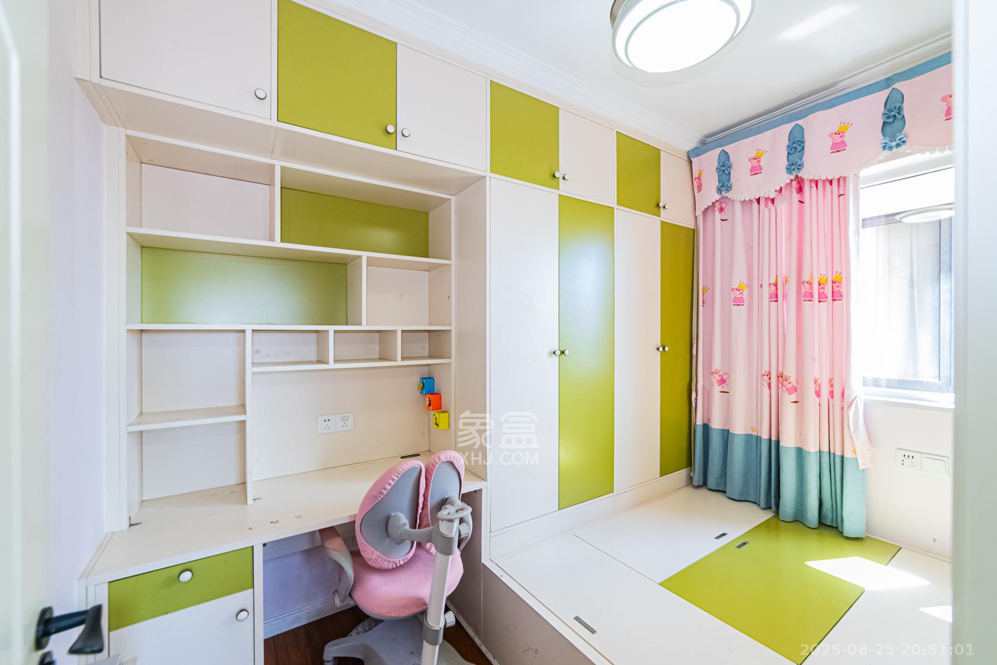 北辰三角洲E4区 3室2厅1卫 165.0万 北辰三角洲E4区 3室2厅1卫 165.0万卧室