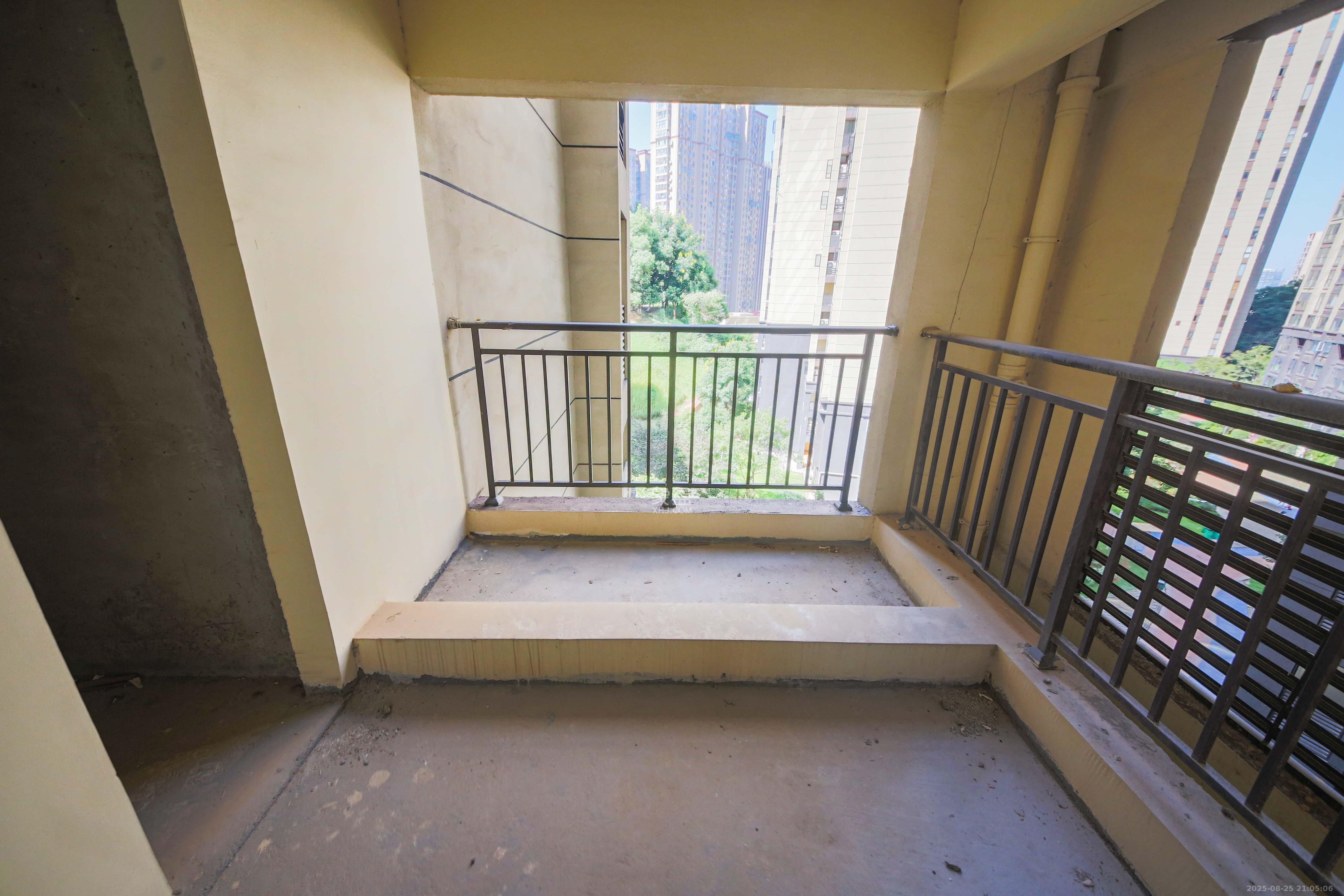 克拉美丽山庄(晟领国际)  4室2厅2卫    113.8万 克拉美丽山庄(晟领国际)  4室2厅2卫    113.8万阳台