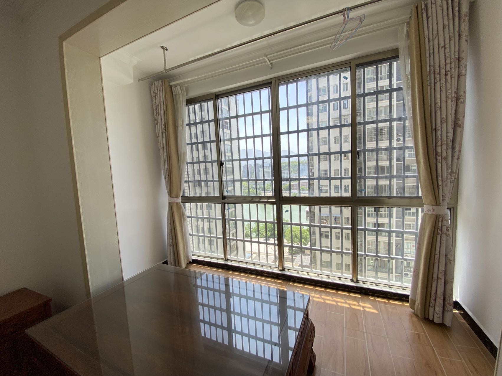 维港御景湾 3室2厅2卫 2200.0元/月 维港御景湾 3室2厅2卫 2200.0元/月室内图