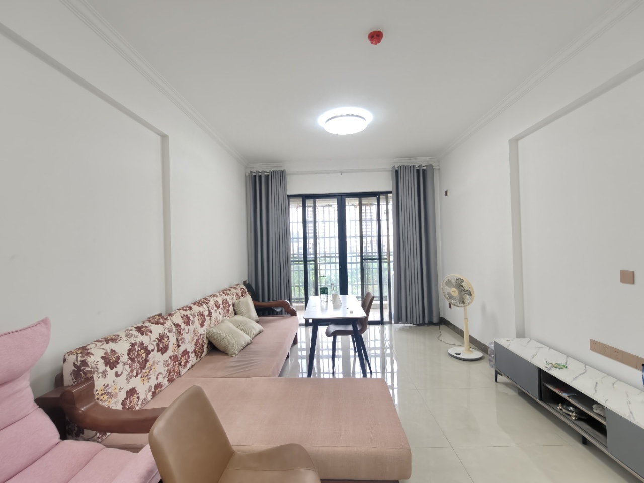 蓝城印象 1室2厅1卫 2200.0元/月 蓝城印象 1室2厅1卫 2200.0元/月室内图