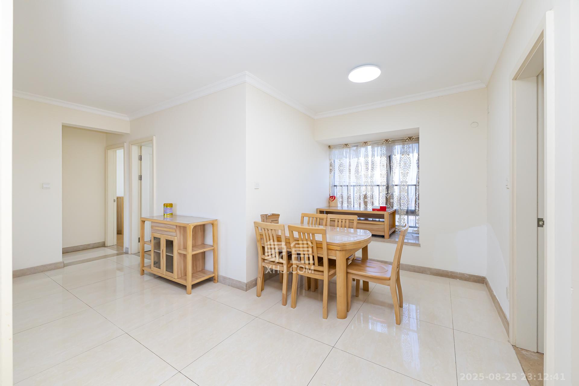 时代倾城一期 3室2厅1卫 78.8万 时代倾城一期 3室2厅1卫 78.8万客厅