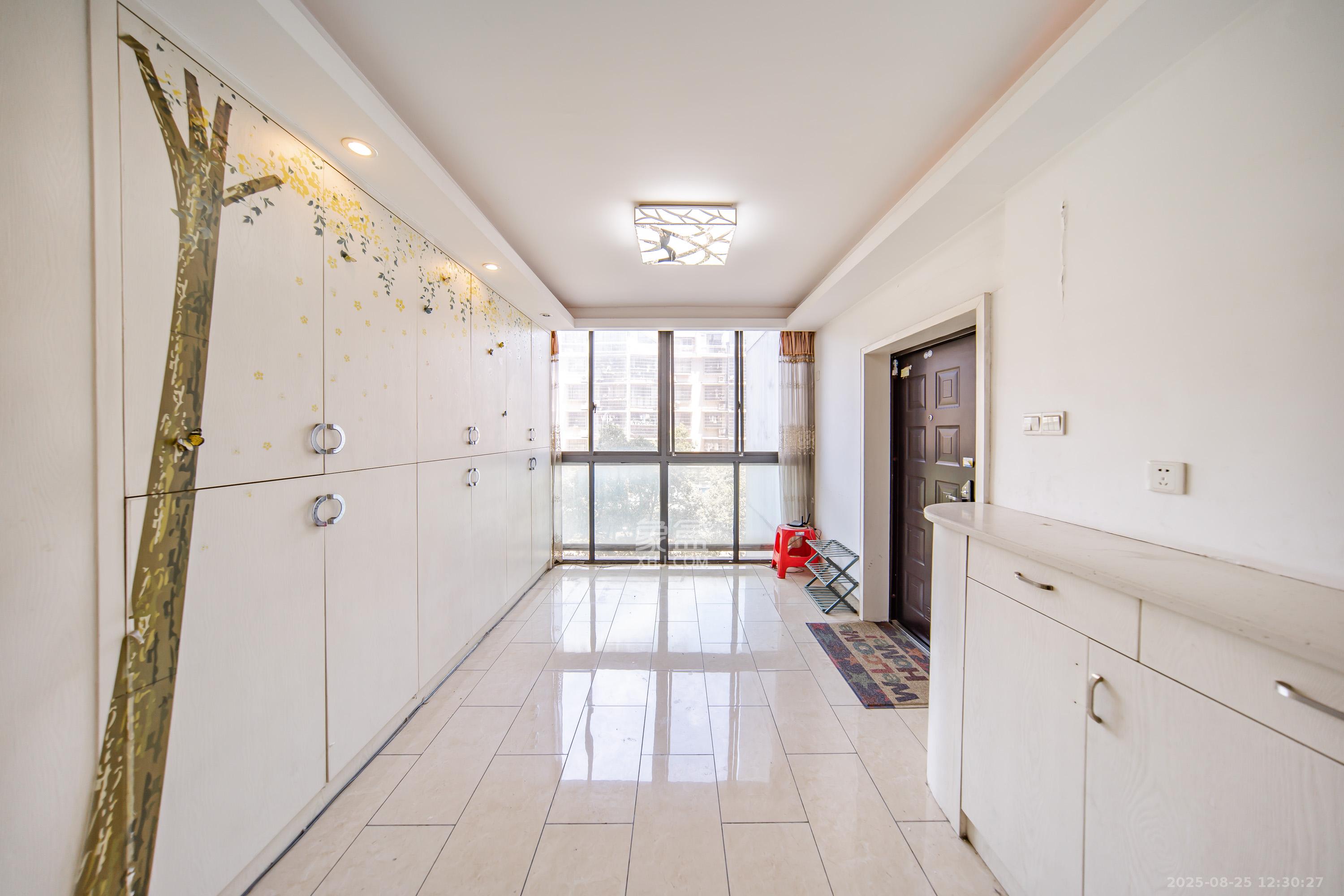 阳光100二期  4室2厅2卫    155.8万阳台