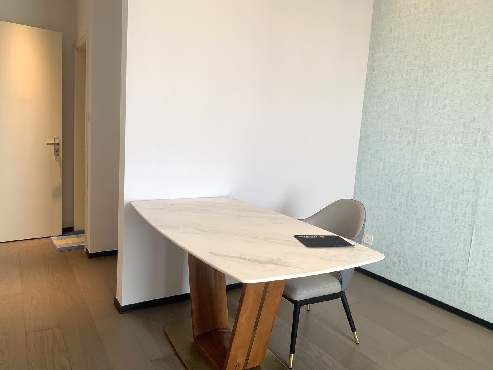 海航豪庭北苑 3室2厅3卫 11000.0元/月 海航豪庭北苑 3室2厅3卫 11000.0元/月室内图