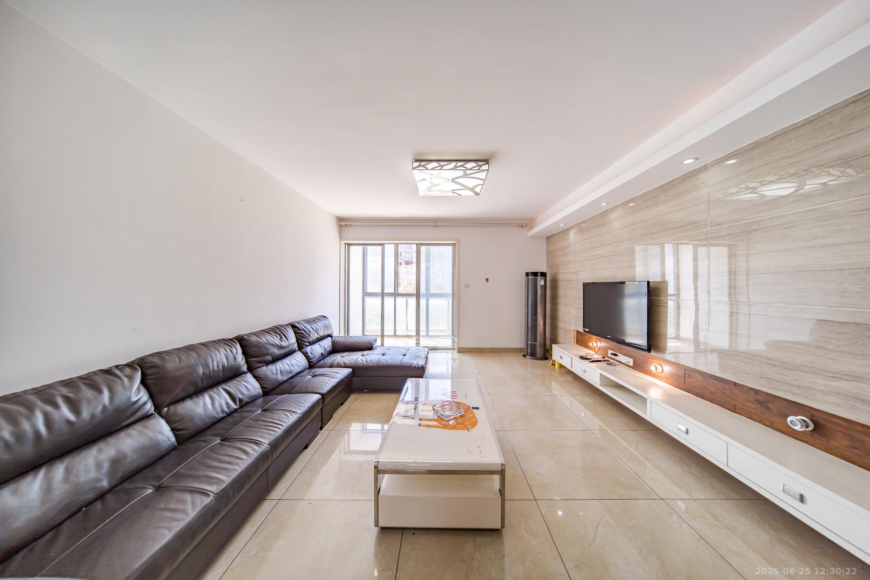 阳光100二期  4室2厅2卫    155.8万 阳光100二期  4室2厅2卫    155.8万客厅