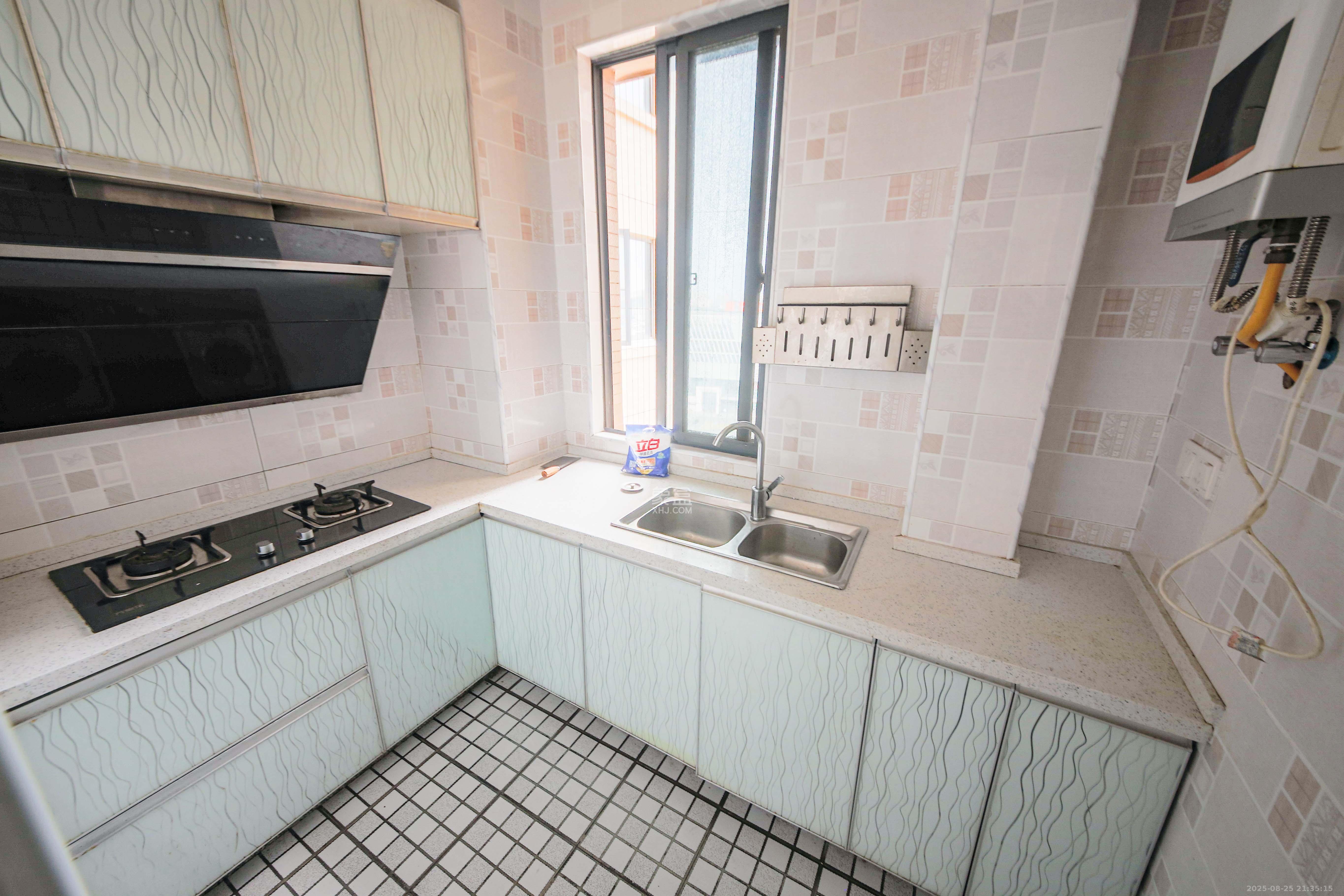 中南红领邦(红星嘉和苑)  3室2厅1卫    84.0万 中南红领邦(红星嘉和苑)  3室2厅1卫    84.0万厨房