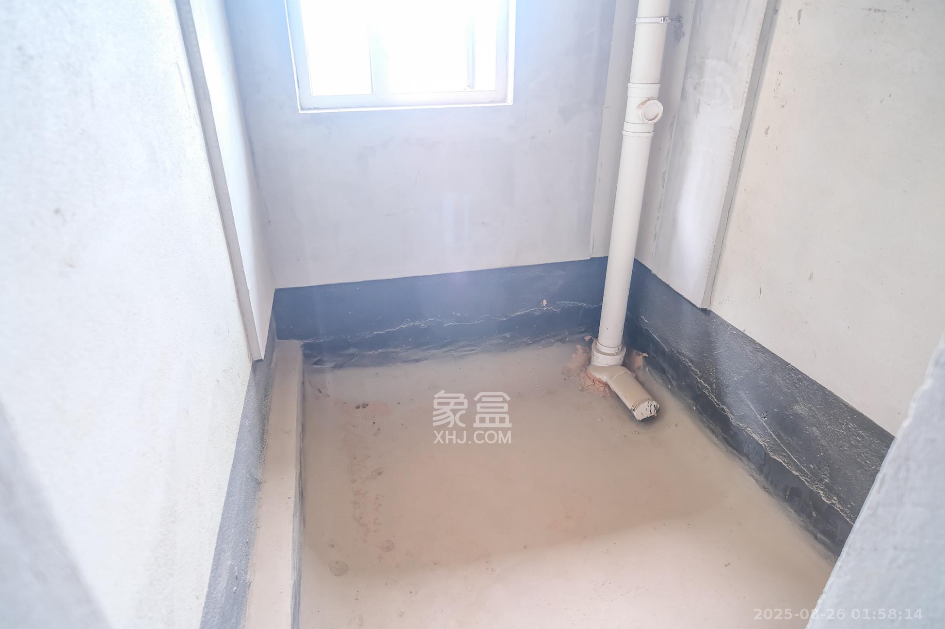 荣盛花语城 4室2厅2卫 99.8万 荣盛花语城 4室2厅2卫 99.8万卫生间