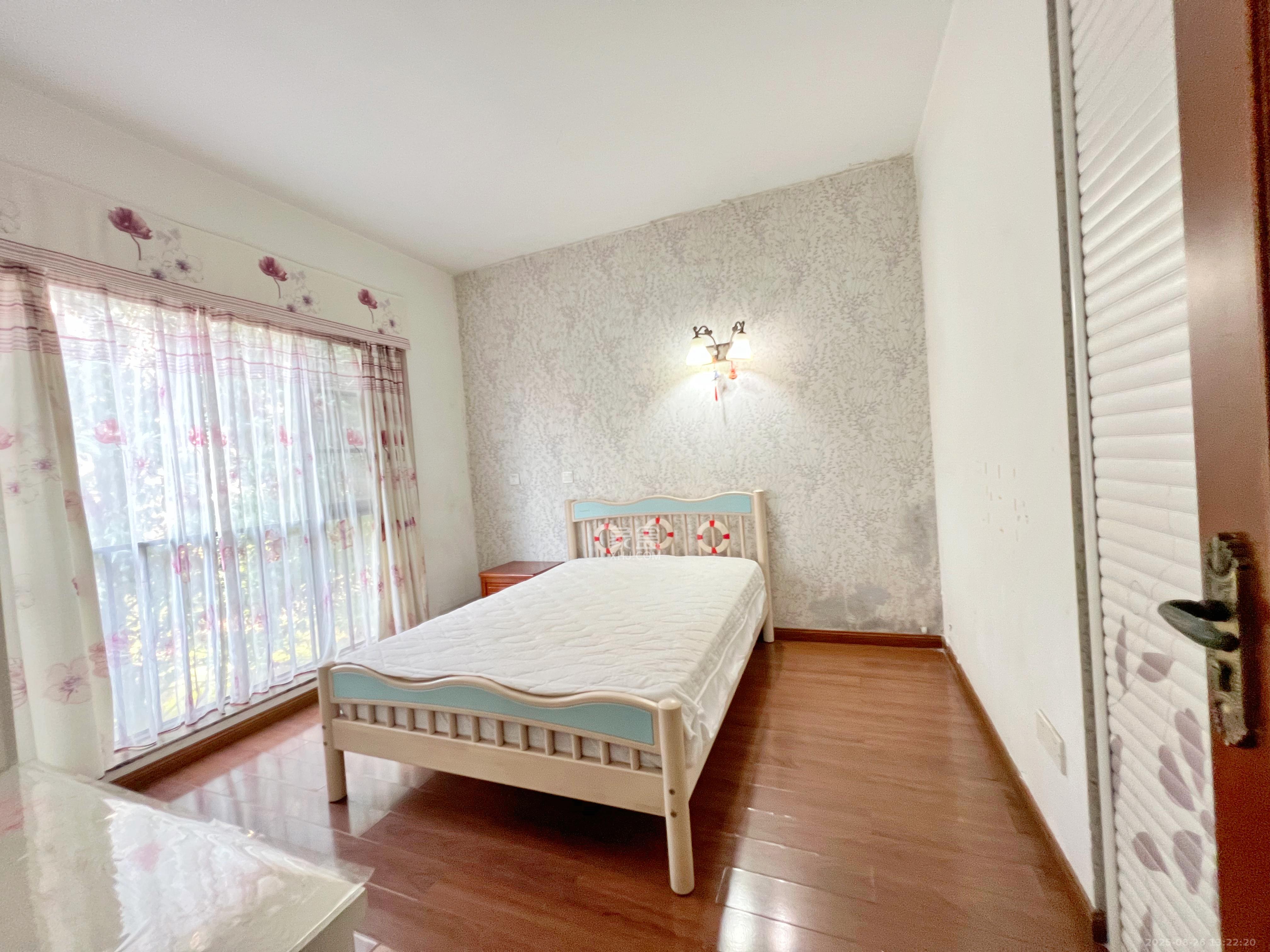 中城丽景香山园 3室2厅2卫 3500.0元/月 中城丽景香山园 3室2厅2卫 3500.0元/月室内图