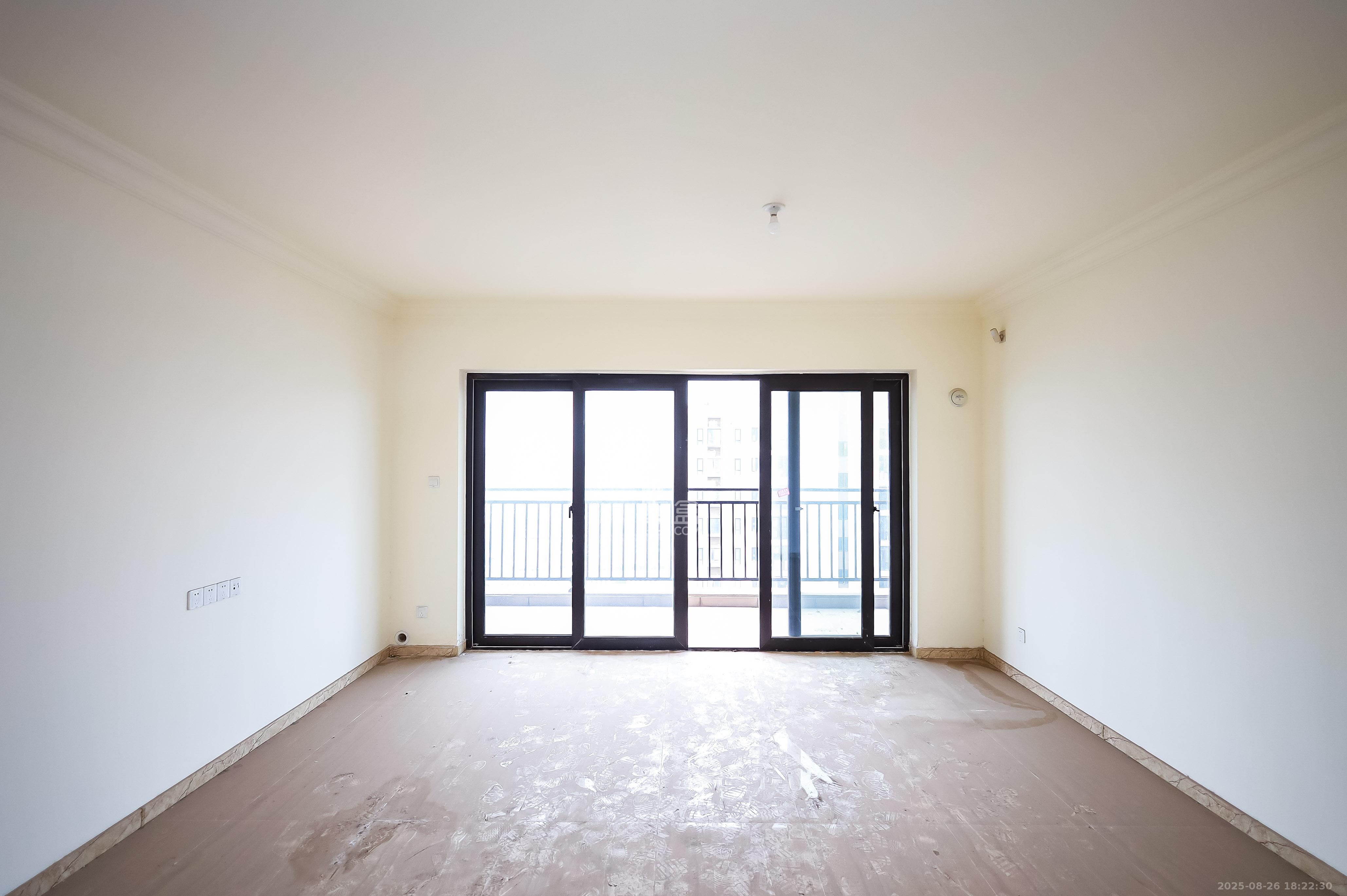 碧桂园荟隽棠  4室2厅2卫    126.0万客厅