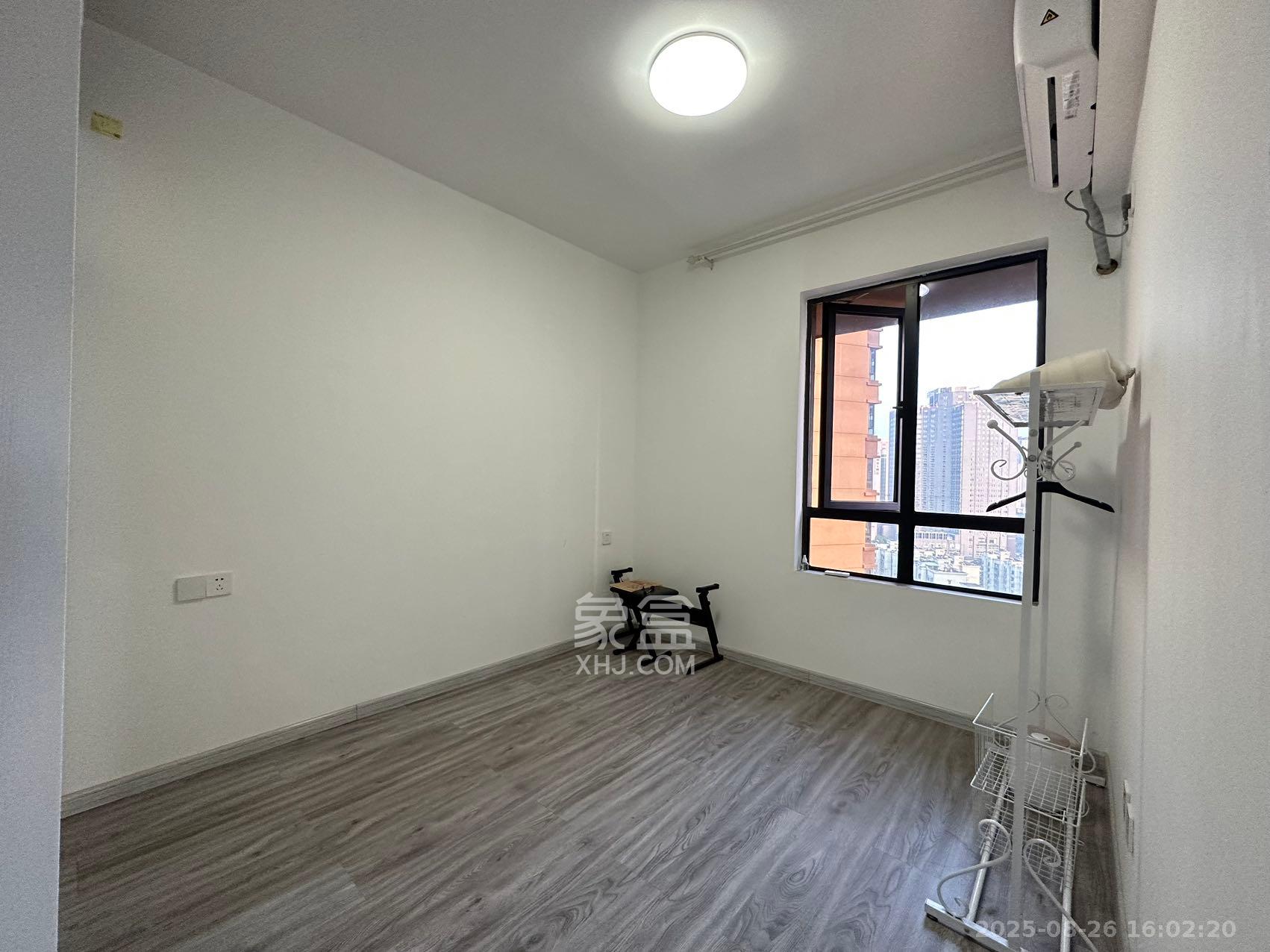 荣悦台 3室2厅2卫 4000.0元/月 荣悦台 3室2厅2卫 4000.0元/月室内图