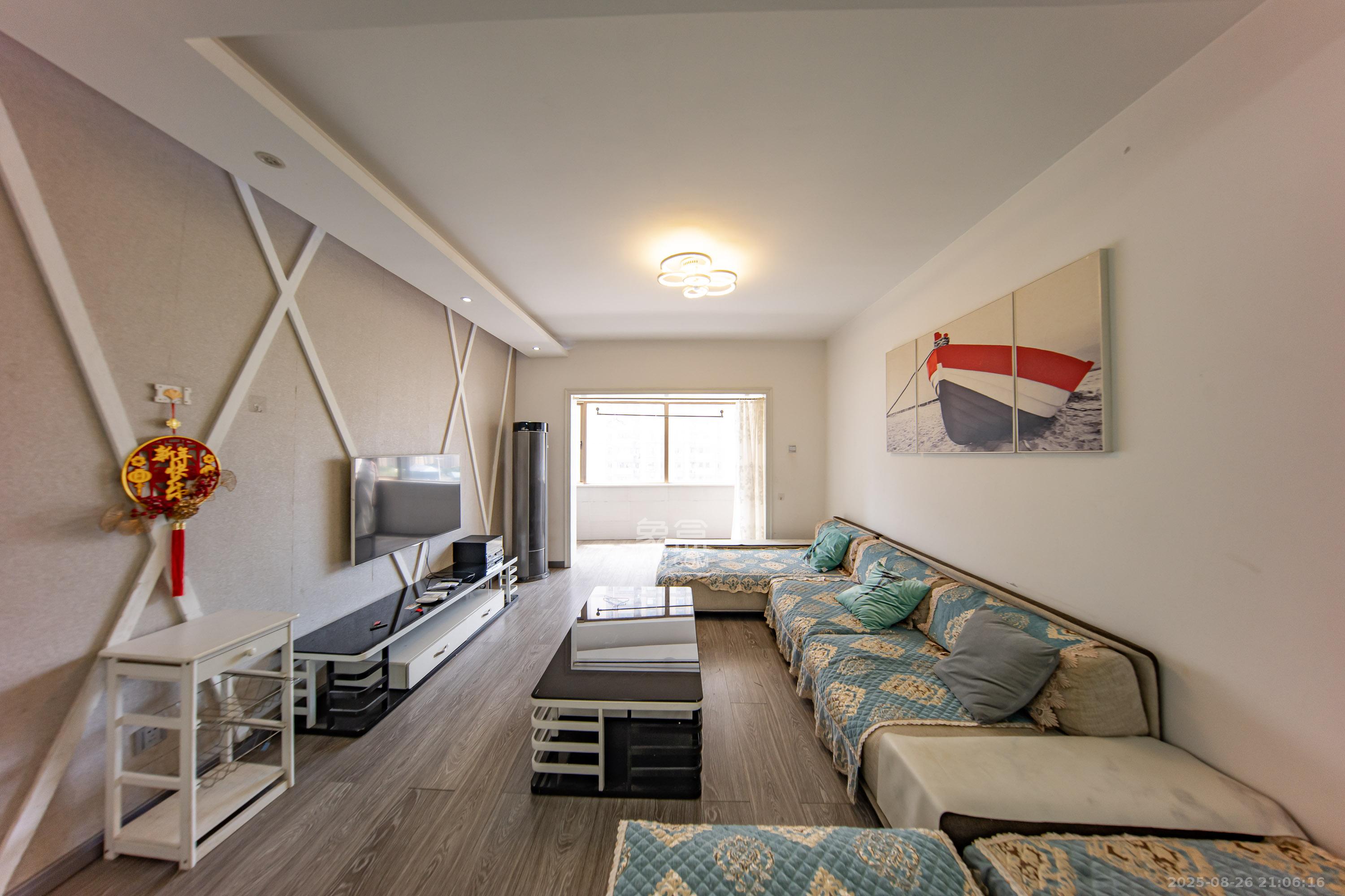 江山帝景哈佛  3室2厅1卫    78.8万客厅