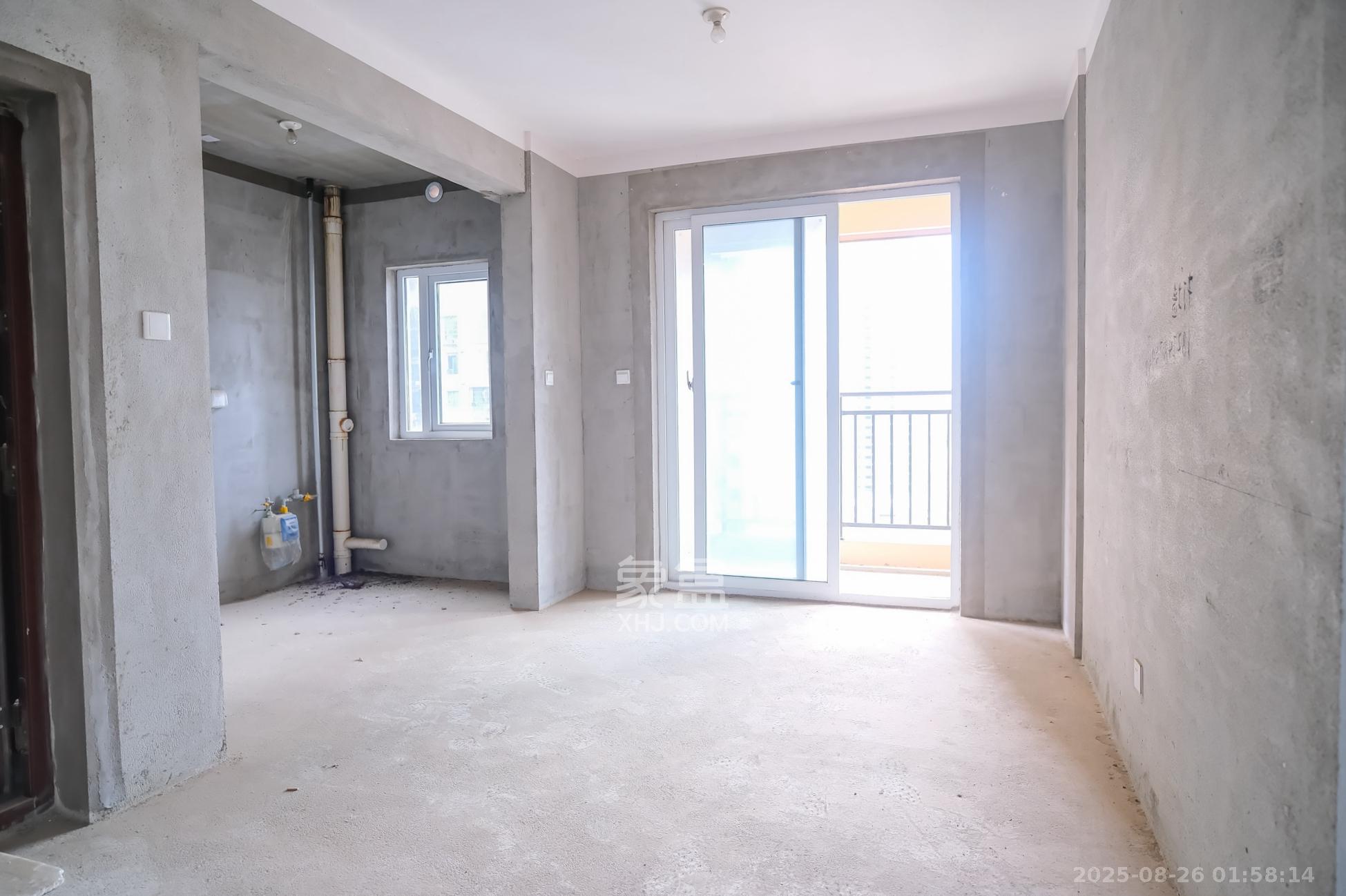 荣盛花语城 4室2厅2卫 99.8万 荣盛花语城 4室2厅2卫 99.8万客厅