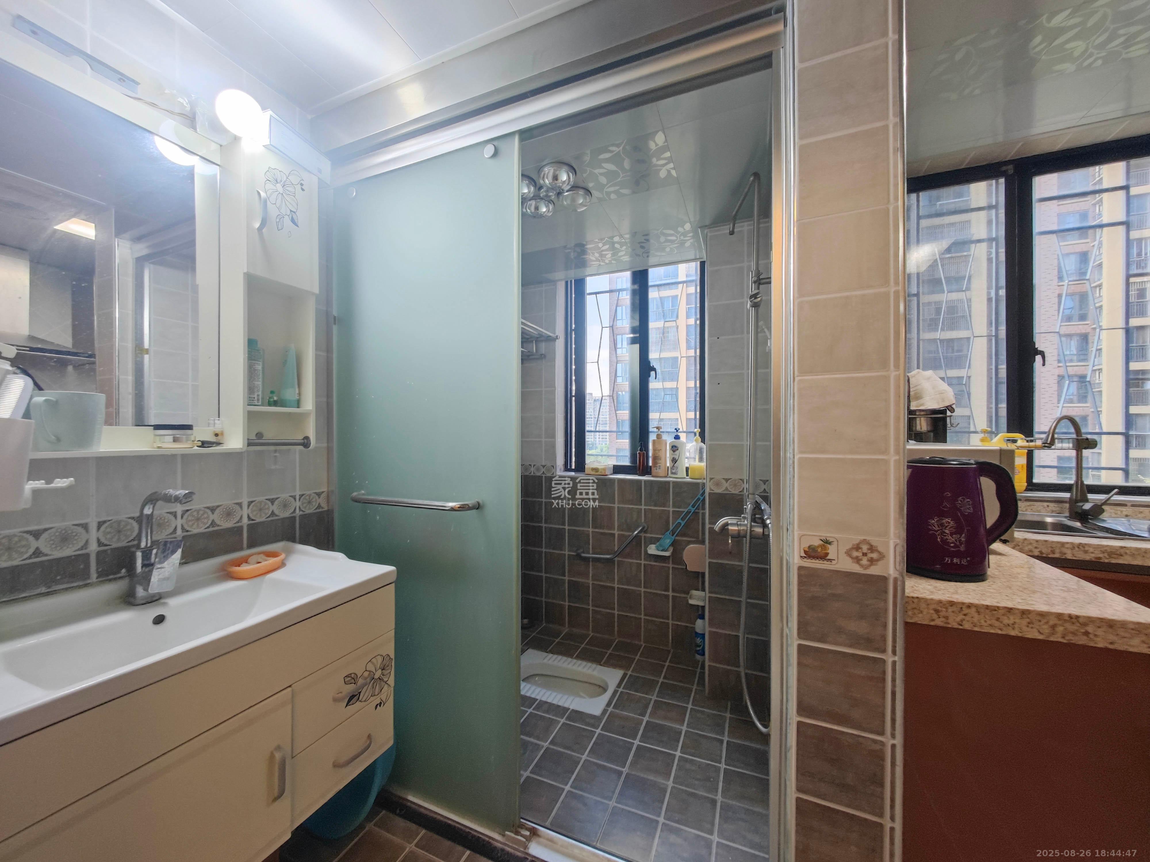 翡翠云天 3室2厅2卫 87.0万 翡翠云天 3室2厅2卫 87.0万卫生间