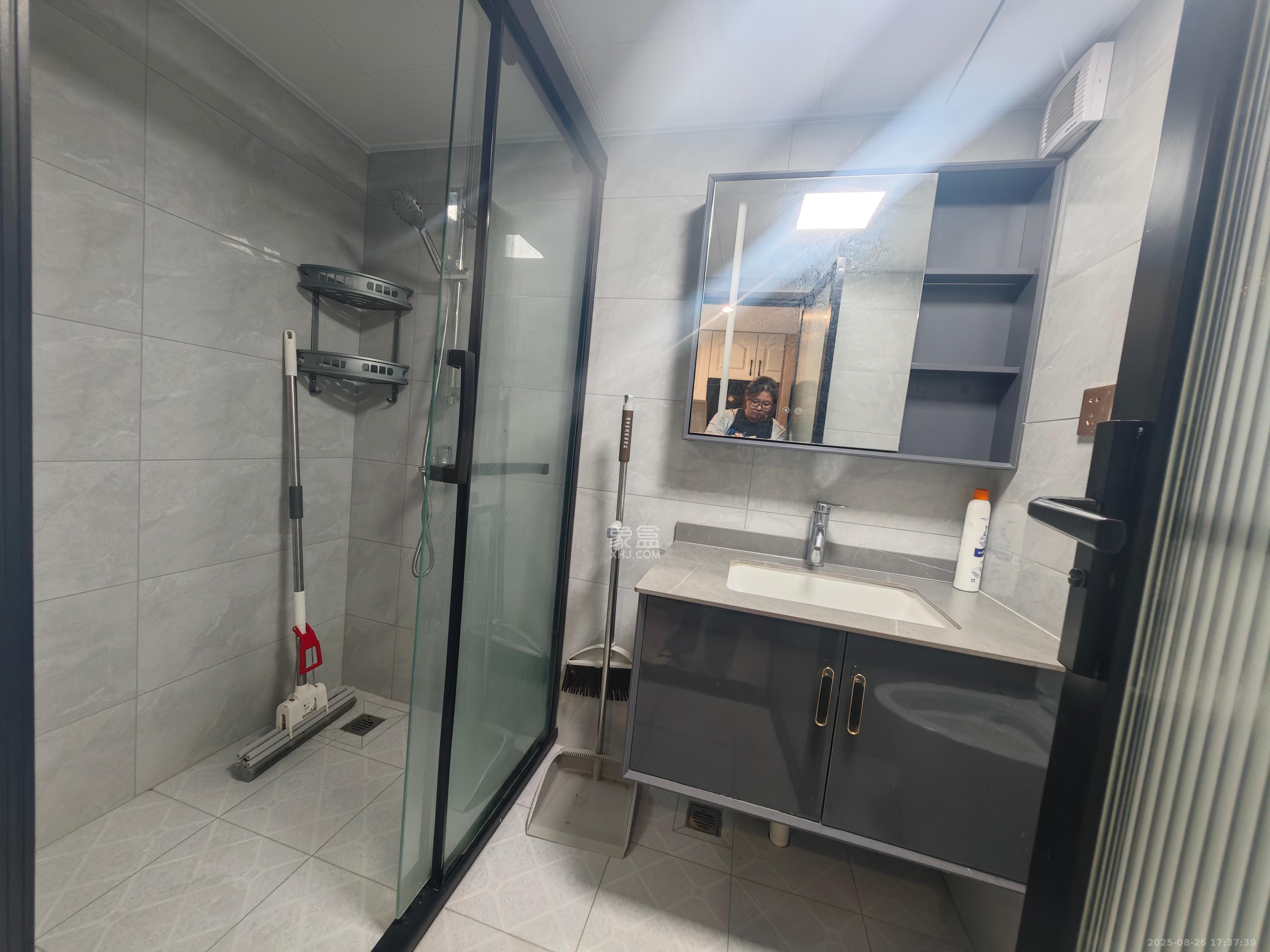 藏珑湖上公馆 2室2厅1卫 2500.0元/月 藏珑湖上公馆 2室2厅1卫 2500.0元/月室内图