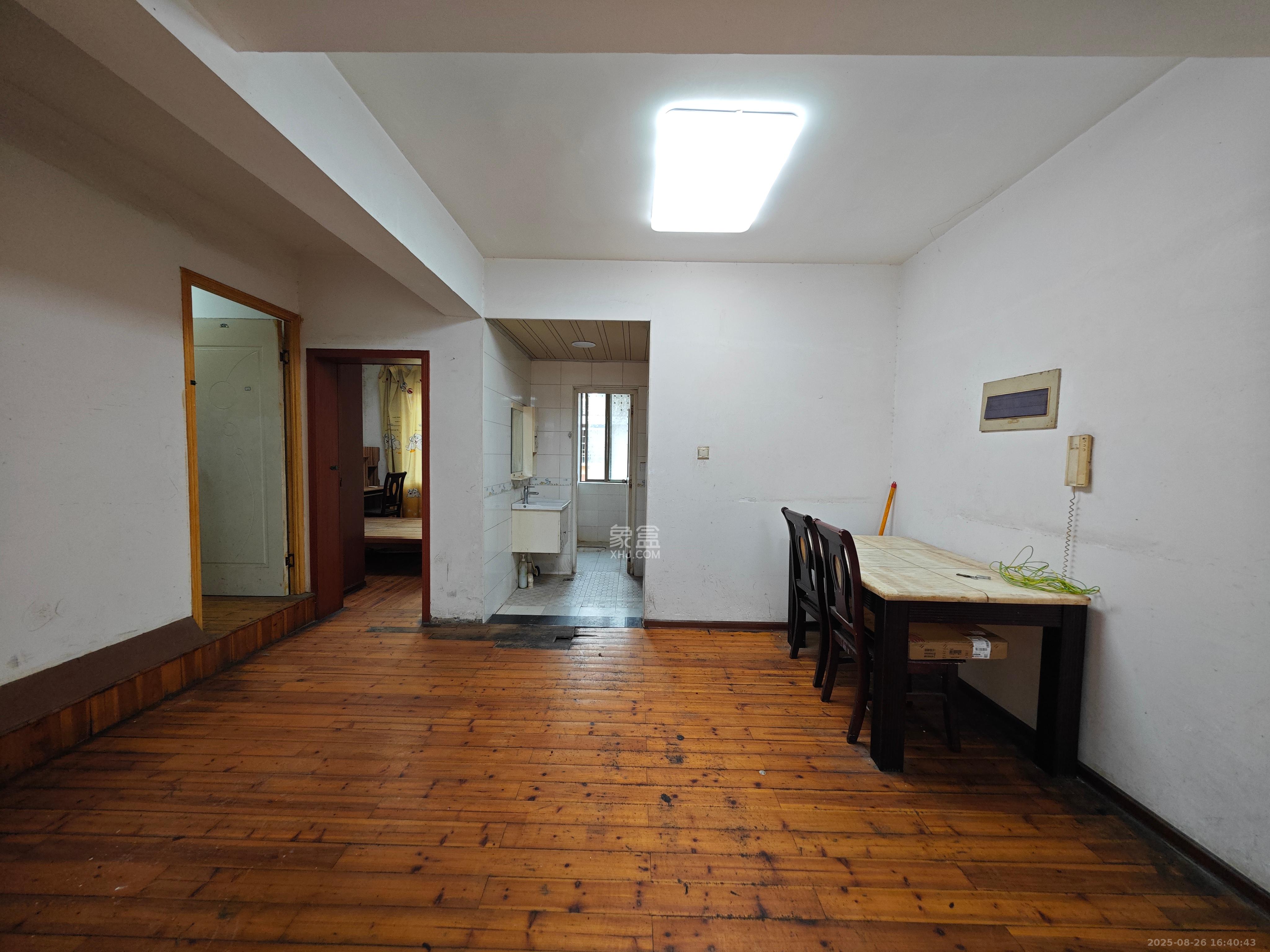 莲湖汽配城 4室2厅2卫 2200.0元/月 莲湖汽配城 4室2厅2卫 2200.0元/月室内图