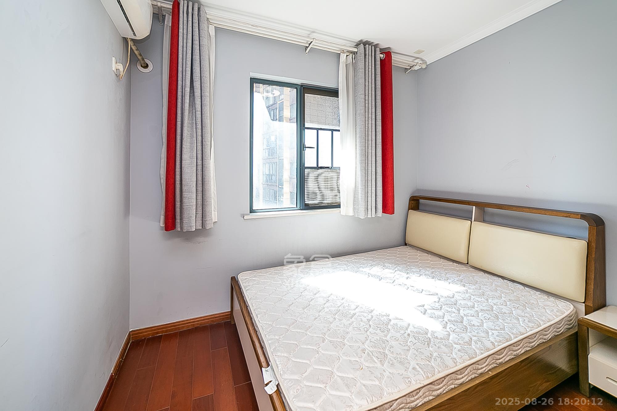 荣盛花语书苑  3室1厅1卫    85.0万卧室