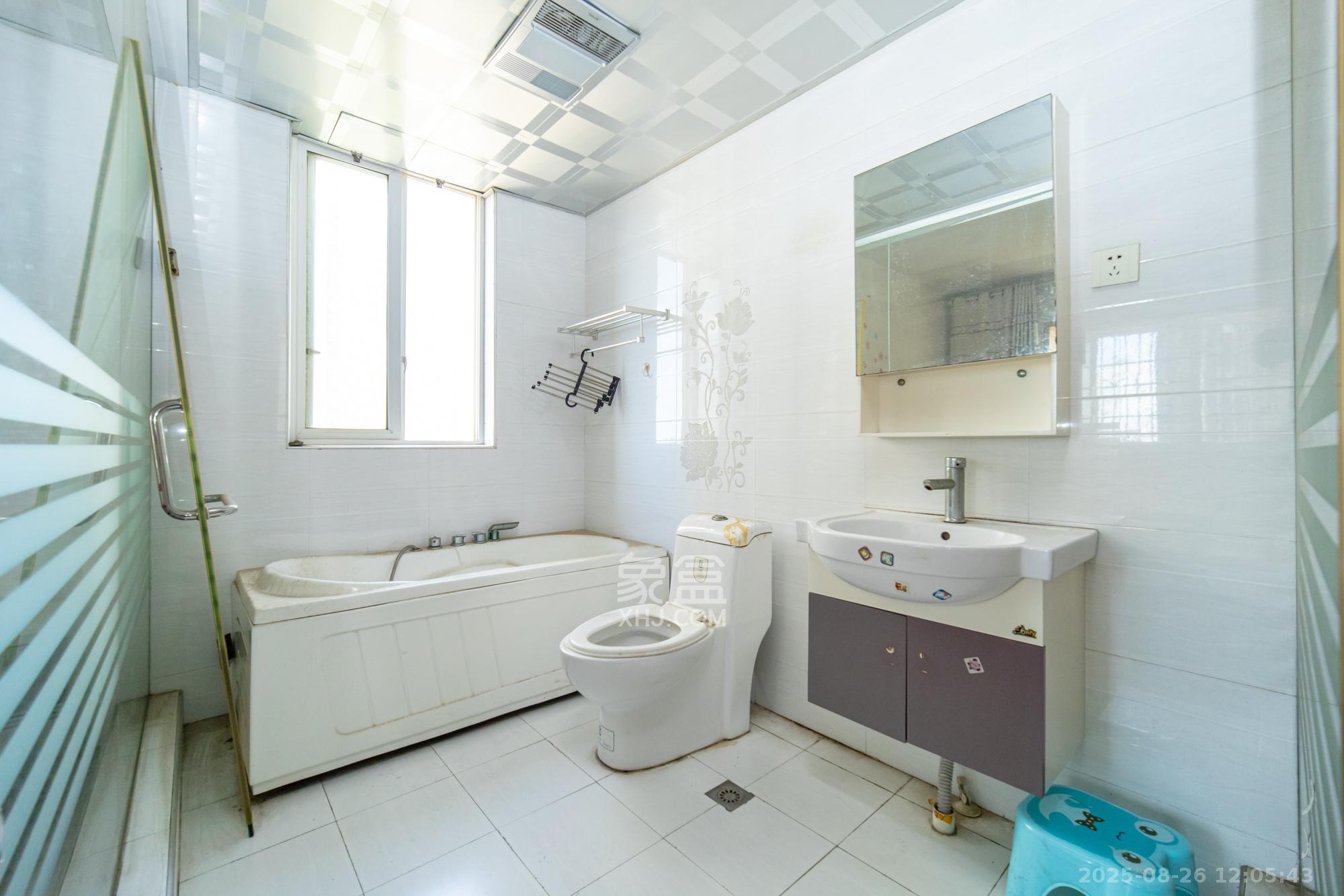 锦璨家园 3室2厅2卫 56.8万 锦璨家园 3室2厅2卫 56.8万卫生间