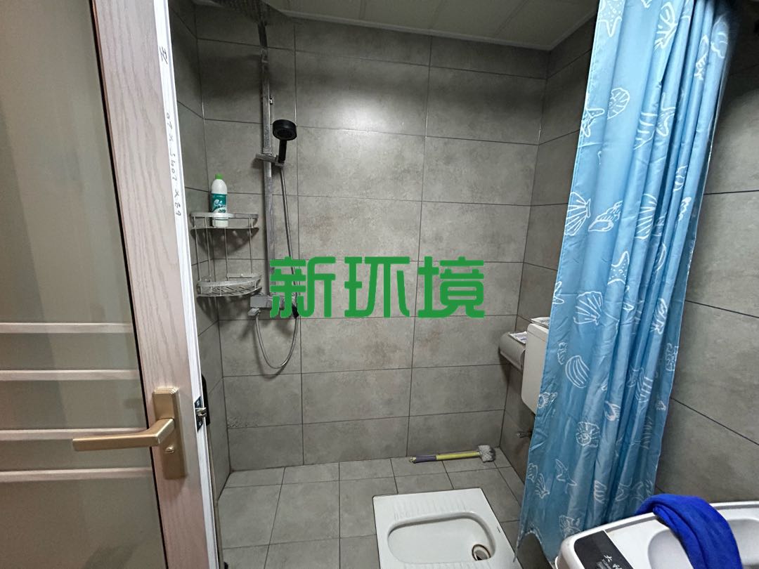 泊富广场  1室1厅1卫   30.00万客厅